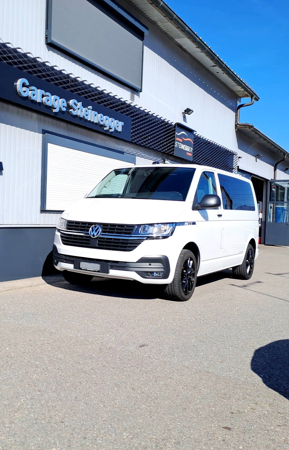 VW T6.1 Multivan 2.0 TDI Family DSG inkl. Anhängekpl.-image-1