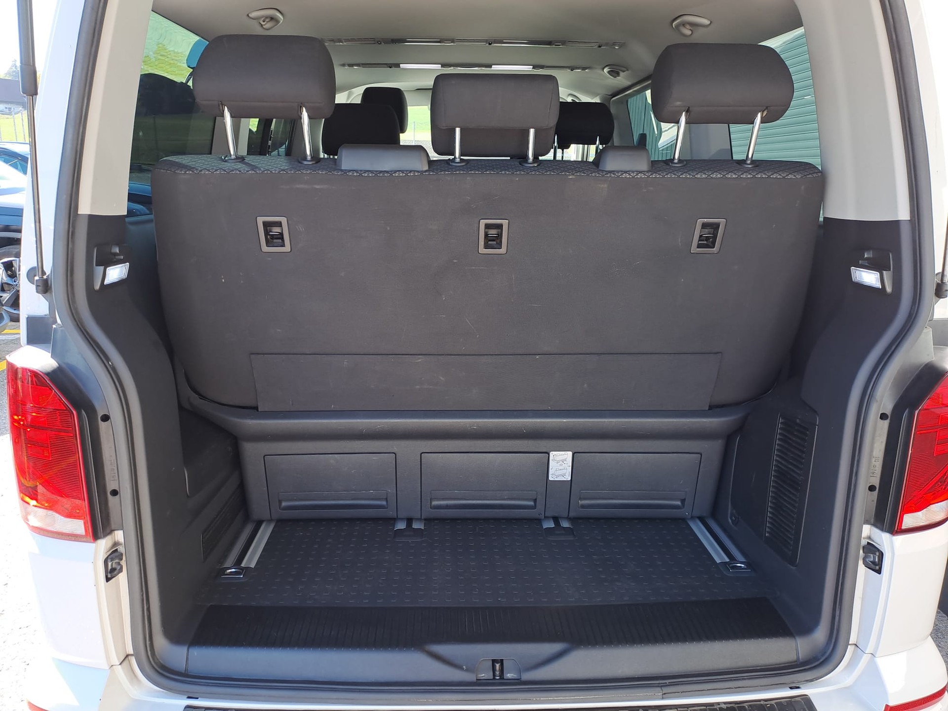 VW T6.1 Multivan 2.0 TDI Family DSG inkl. Anhängekpl.-image-8