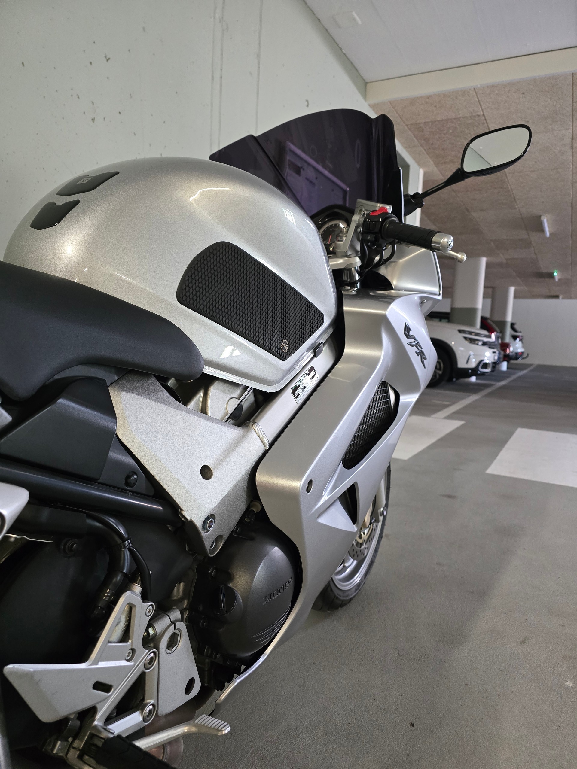 HONDA VFR 800 FI ABS-image-10