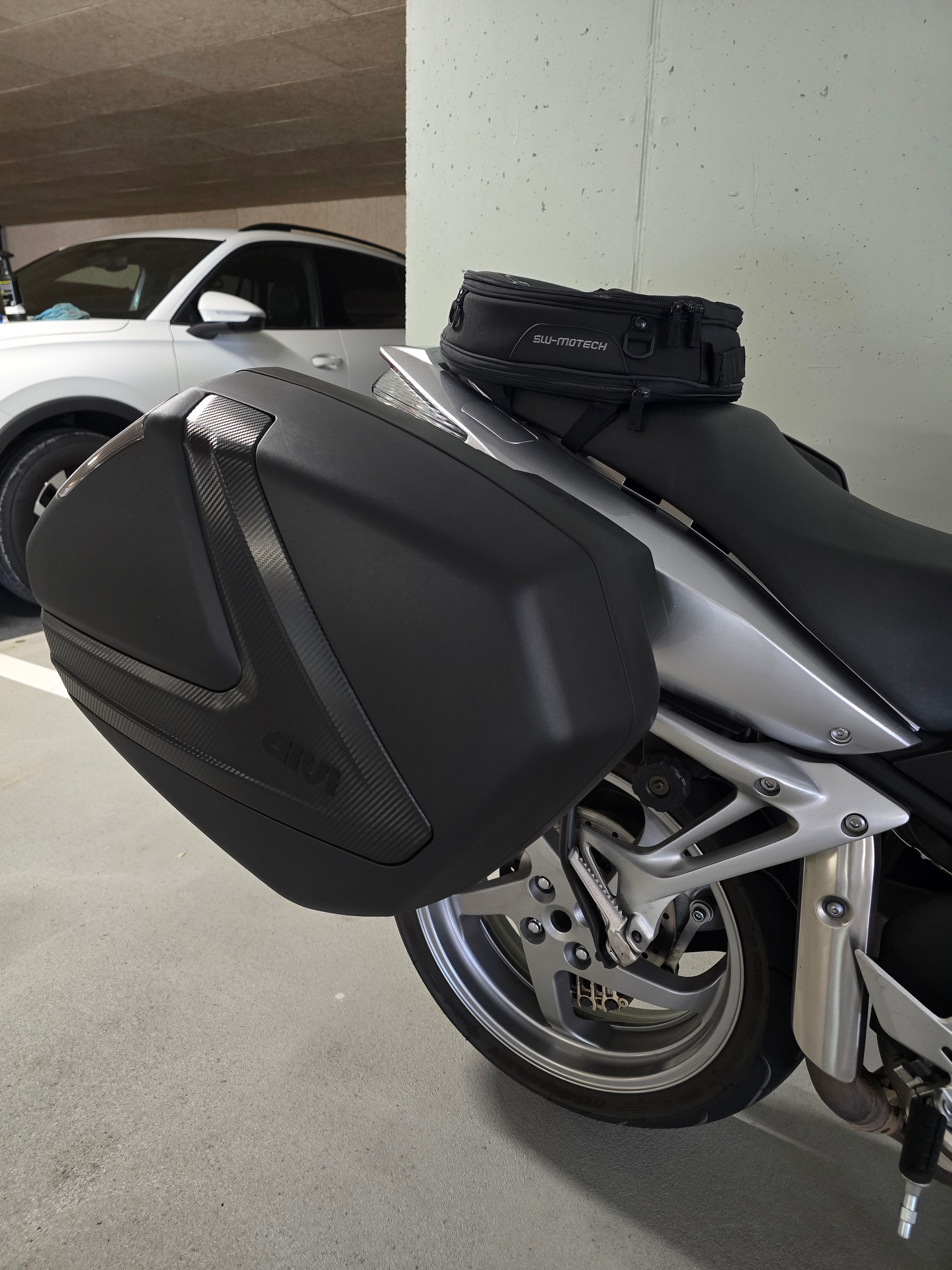 HONDA VFR 800 FI ABS-image-13