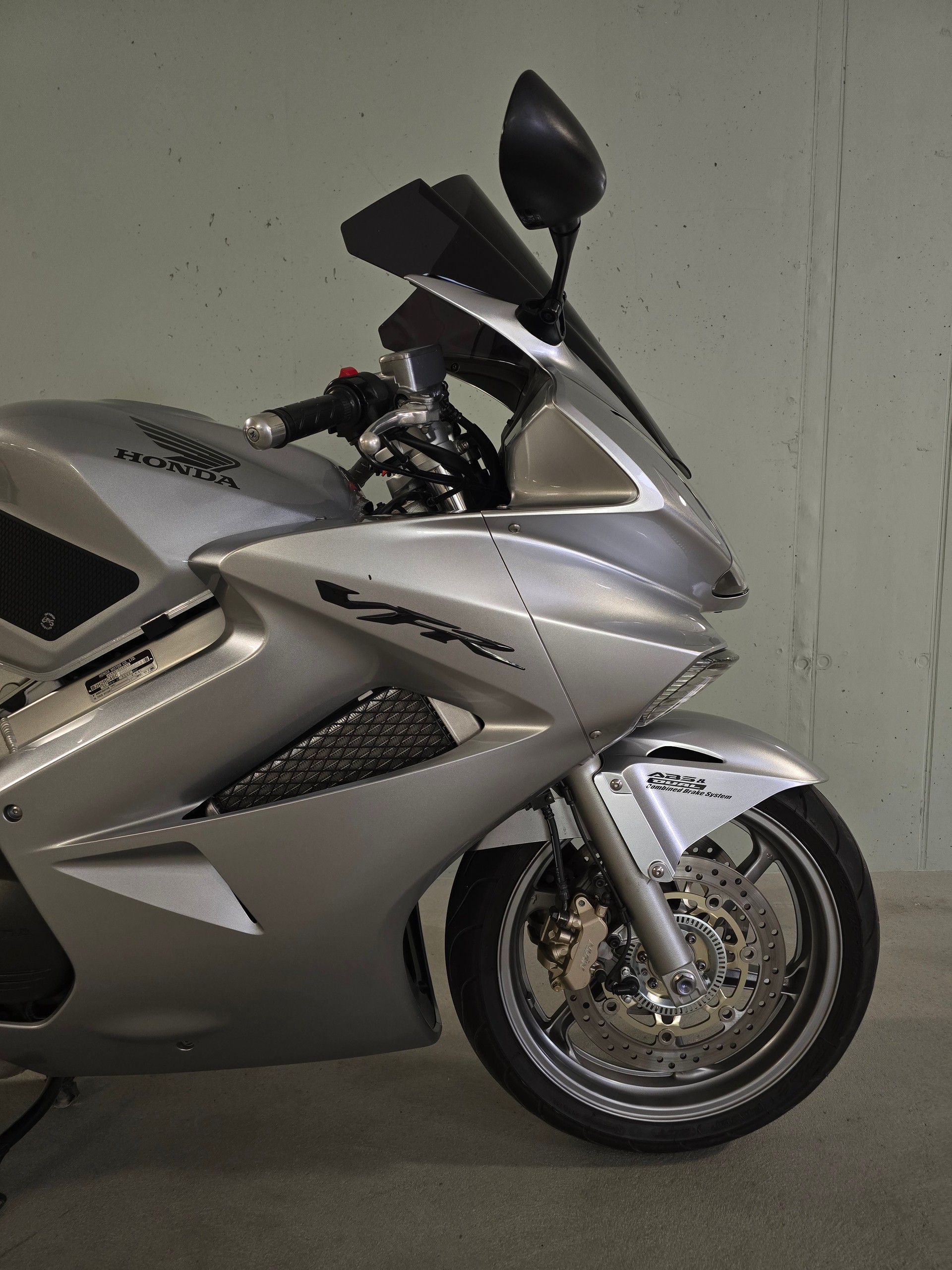 HONDA VFR 800 FI ABS-image-9
