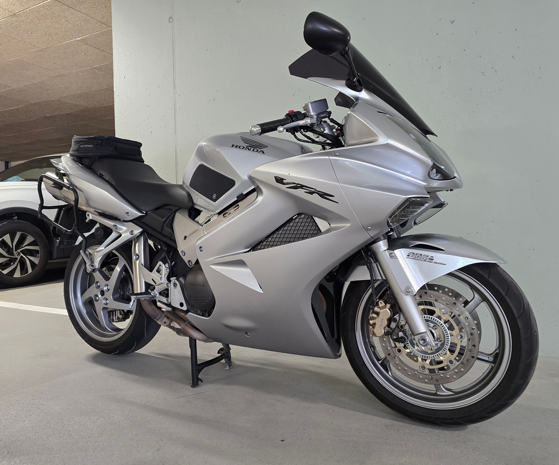 HONDA VFR 800 FI ABS-image-1