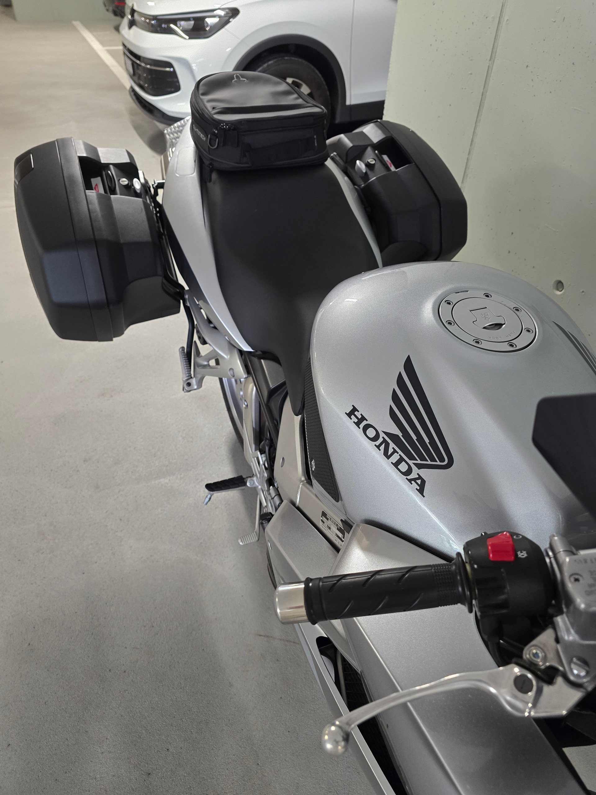 HONDA VFR 800 FI ABS-image-14