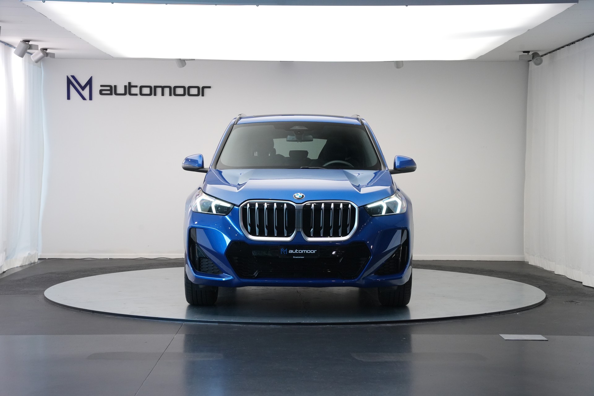 BMW X1 sDrive 18i M Sport *Panorama* *Harman/Kardon* *Werksgarantie*-showroom-element-1