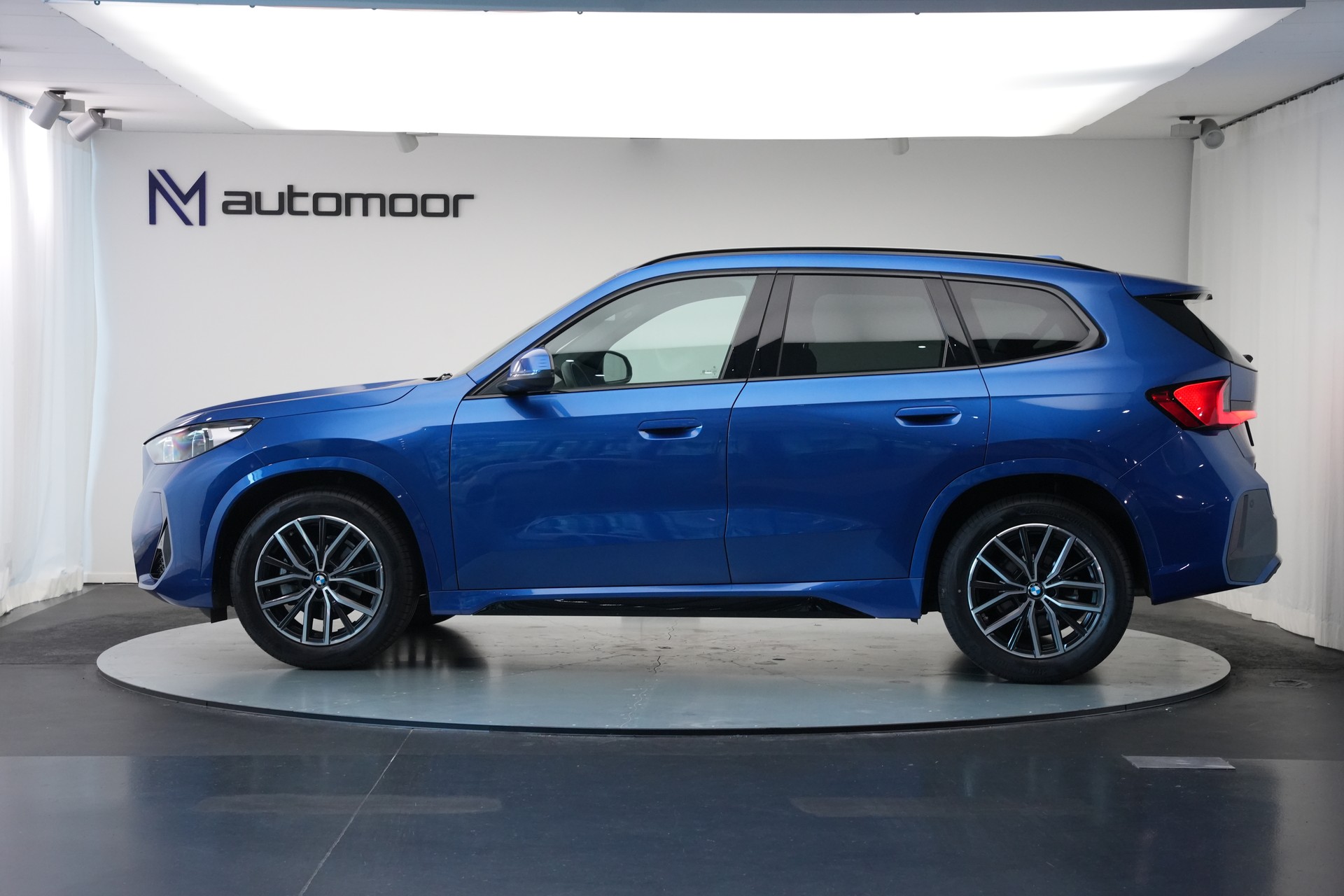 BMW X1 sDrive 18i M Sport *Panorama* *Harman/Kardon* *Werksgarantie*-image-7