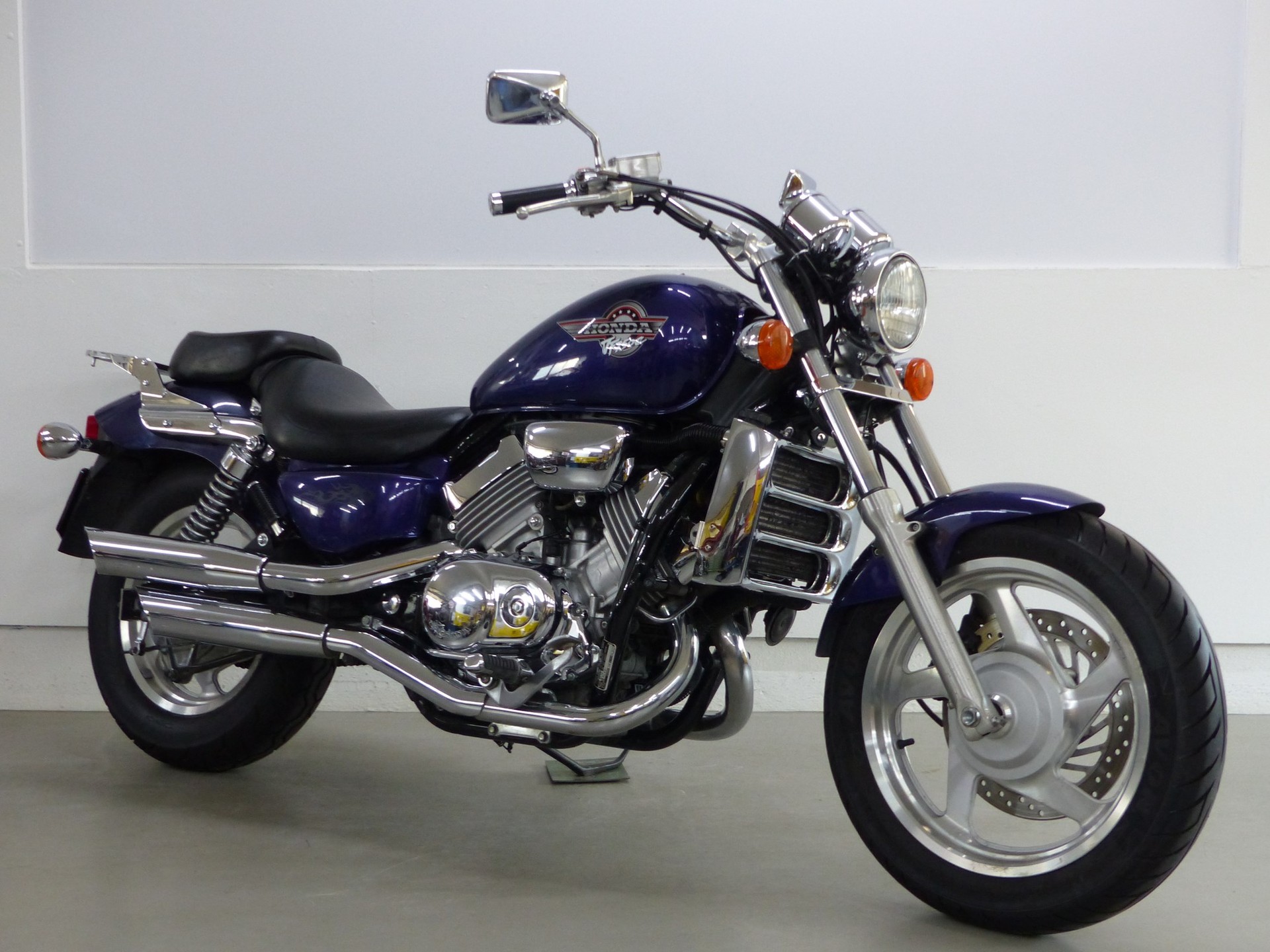HONDA VF 750 C Magna-image-1