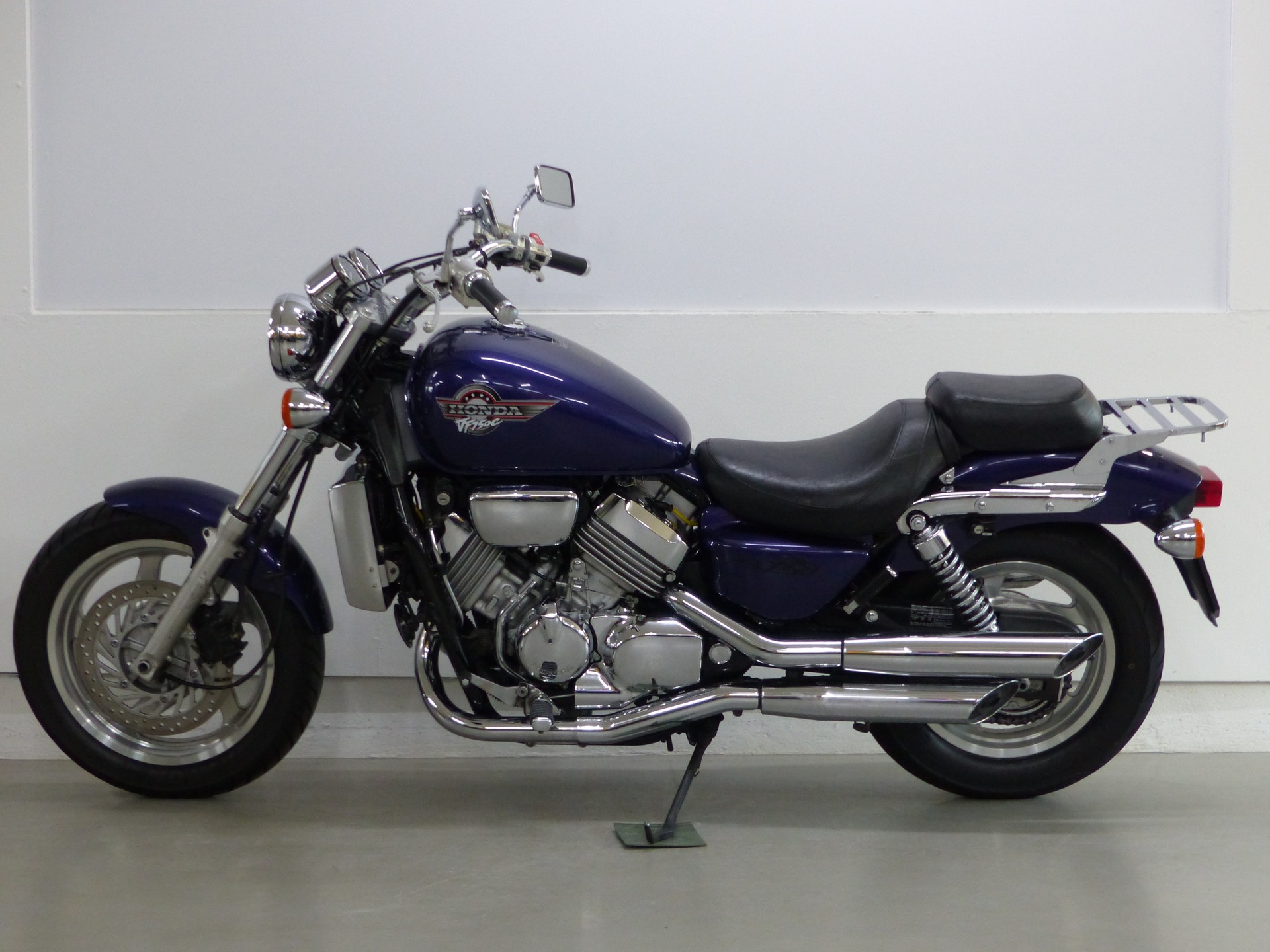 HONDA VF 750 C Magna-image-7