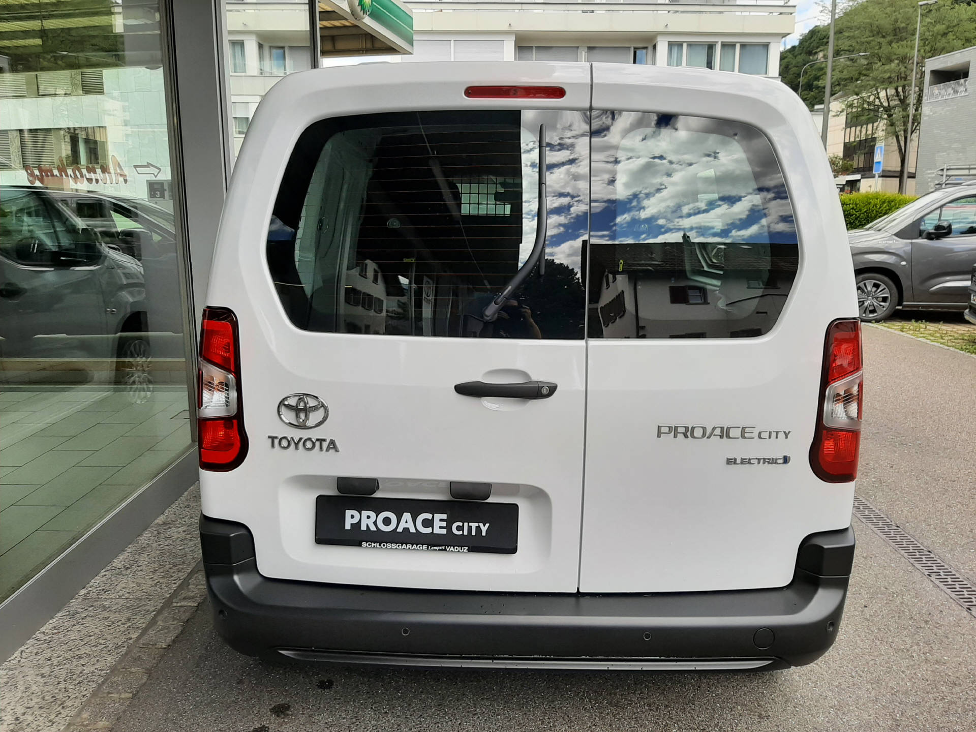TOYOTA PROACE CITY Van L1 50KWh Active-image-5