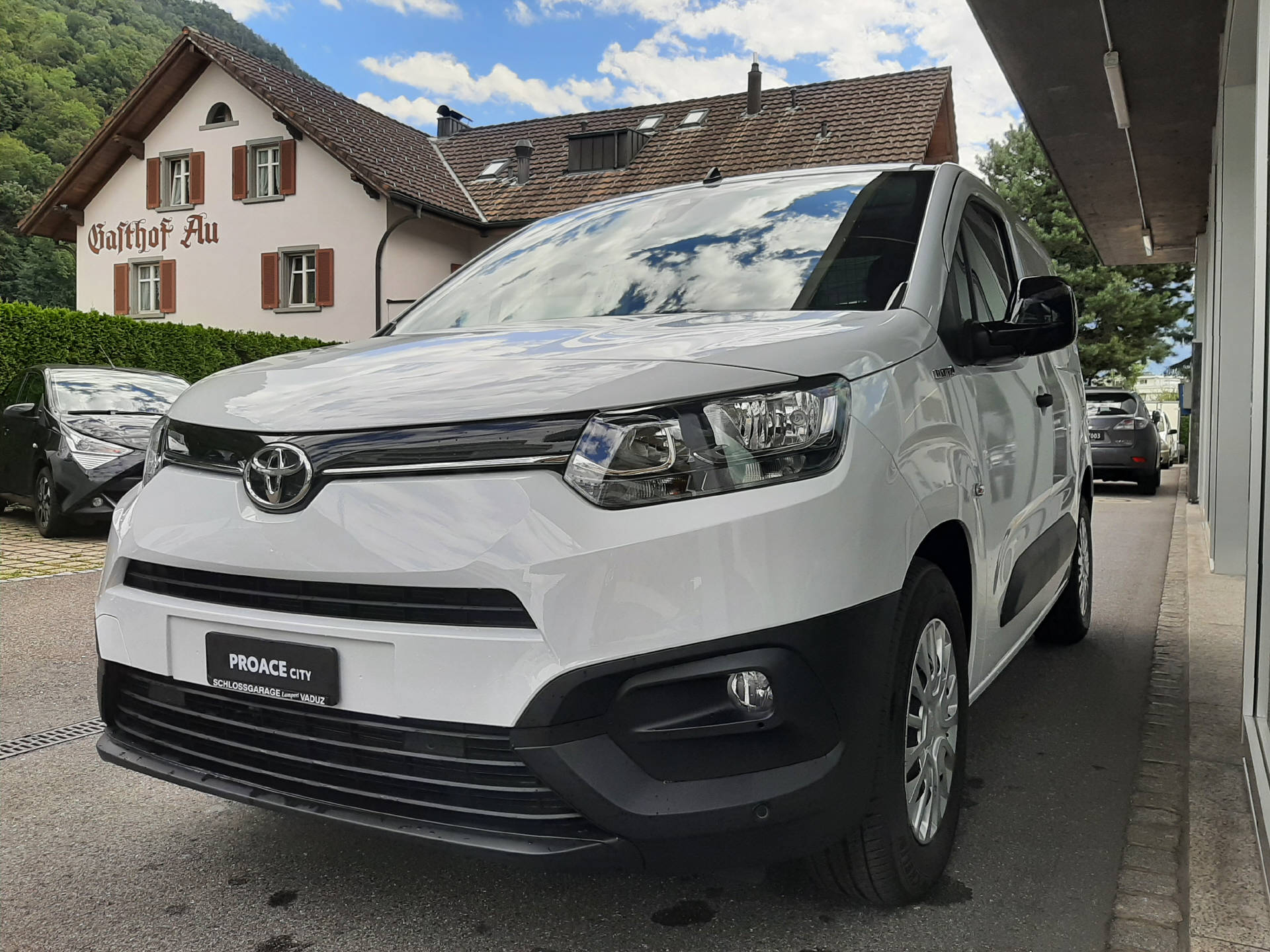 TOYOTA PROACE CITY Van L1 50KWh Active-showroom-element-2
