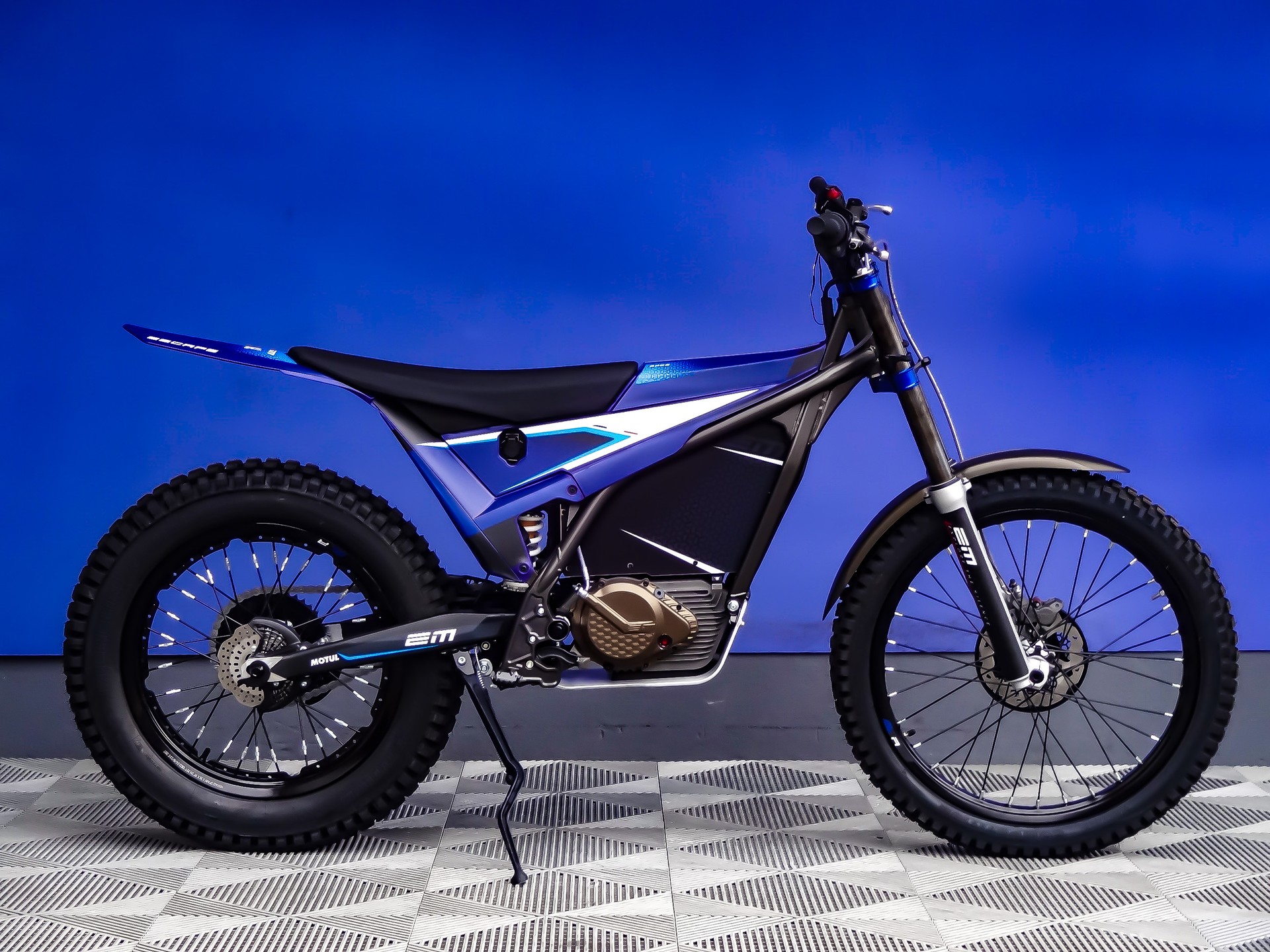ELECTRIC MOTION Escape R-image-1