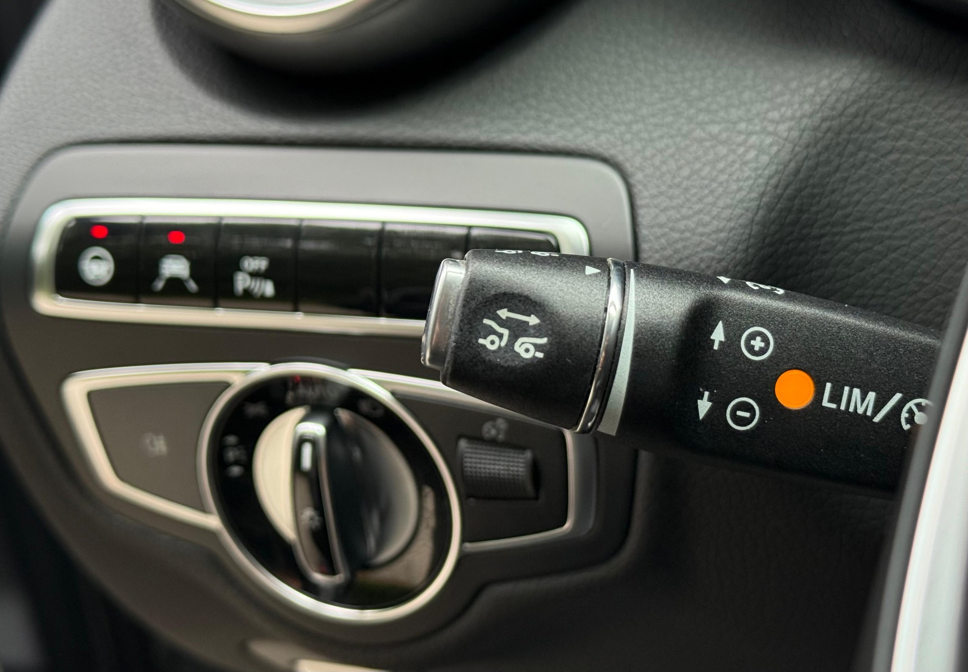 MERCEDES-BENZ C 400 Avantgarde 4Matic 7G-Tronic-image-23