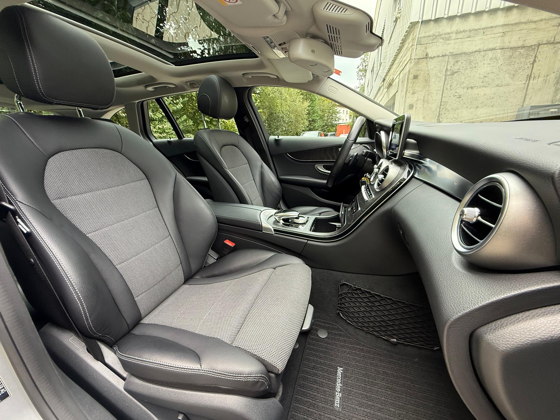 MERCEDES-BENZ C 400 Avantgarde 4Matic 7G-Tronic-image-17