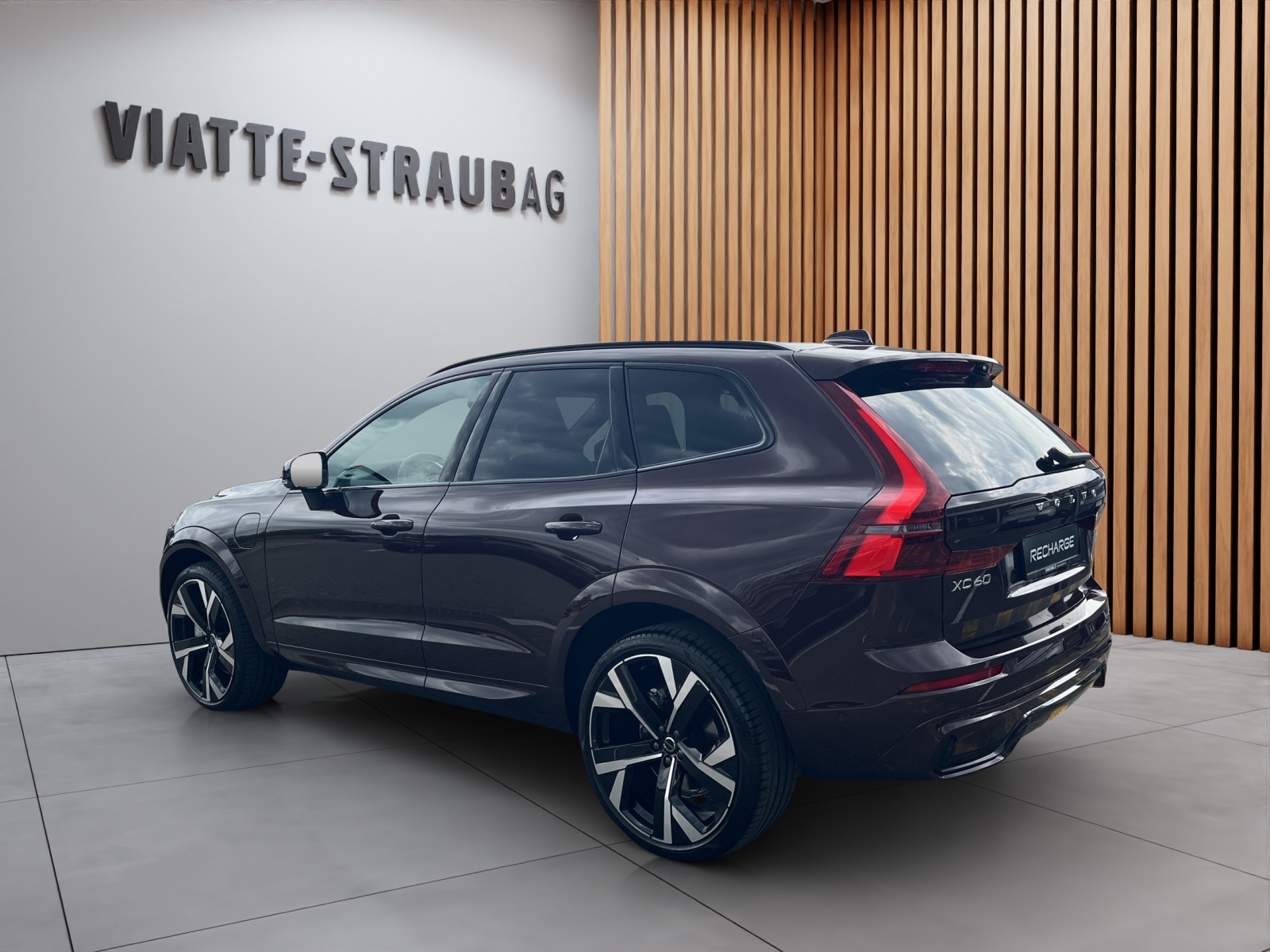 VOLVO XC60 2.0 T6 TE Ultra Dark eAWD-showroom-element-2
