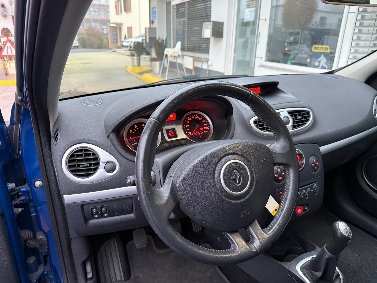 RENAULT Clio 1.2 16V Turbo Dynamique-image-5