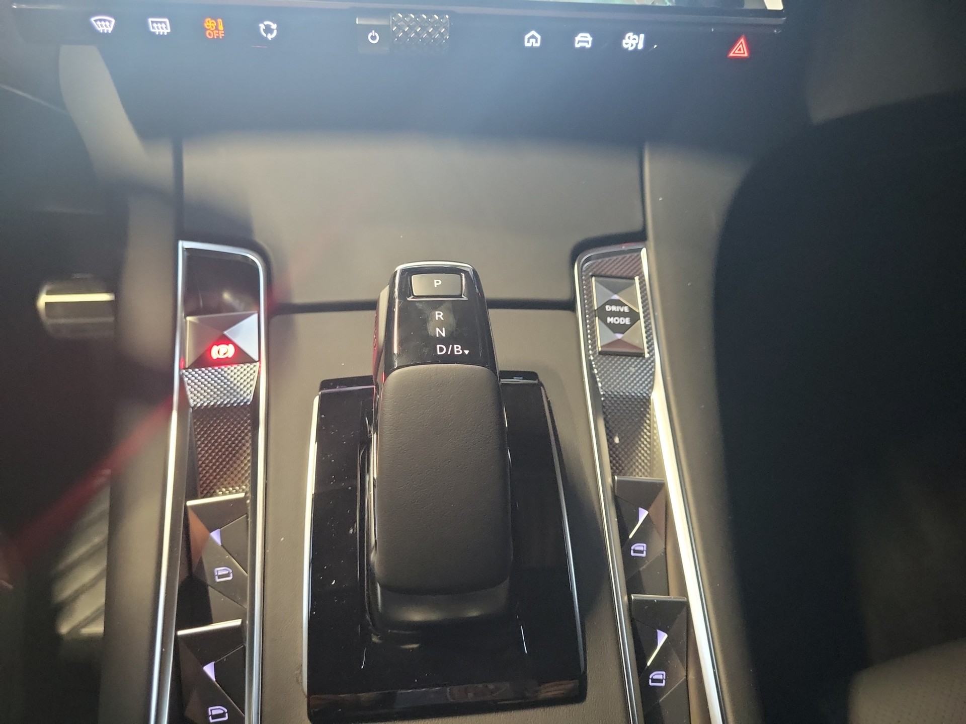 DS AUTOMOBILES DS7 E-Tense 4x4 Performance-image-9