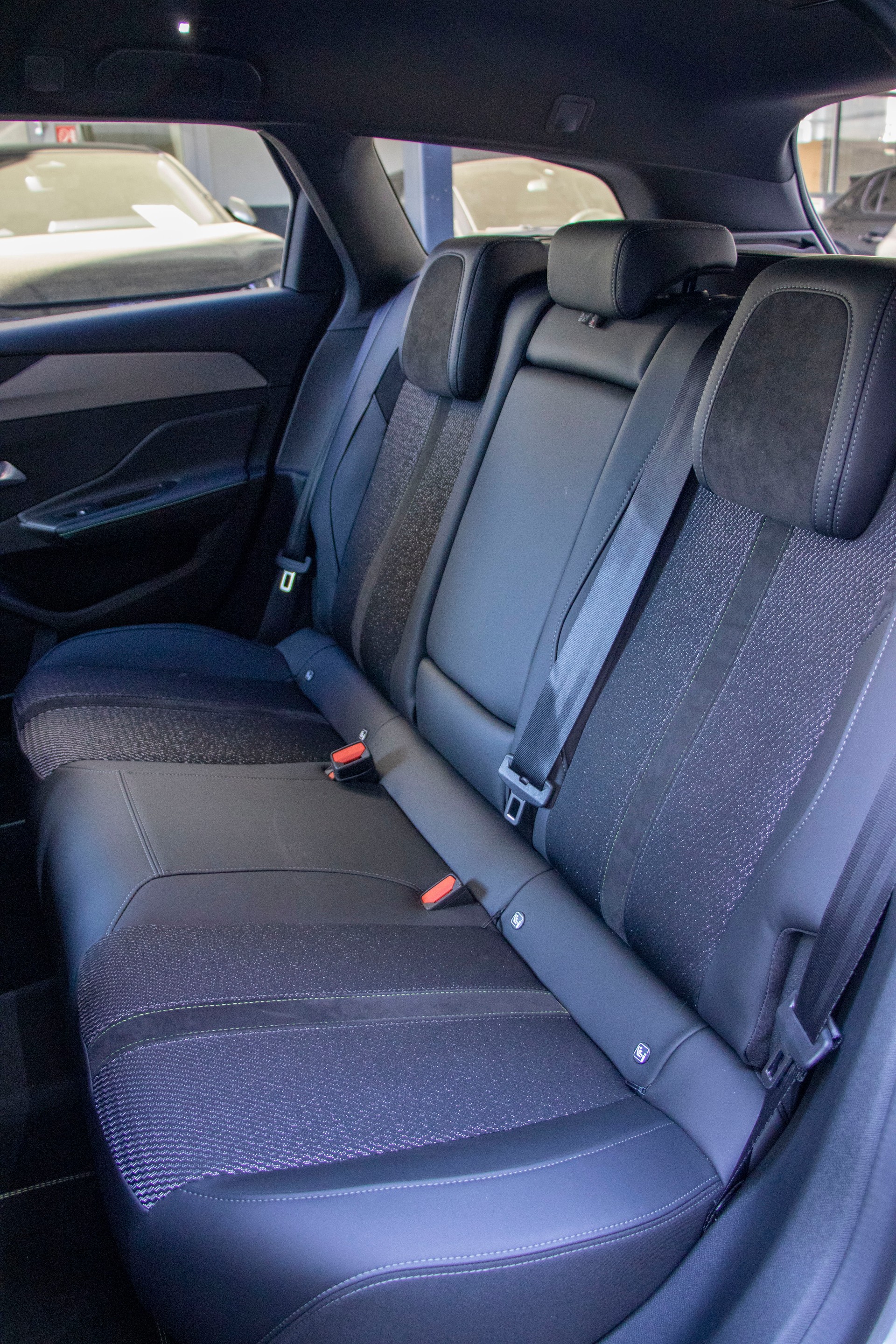 PEUGEOT 308 SW 1.6 PHEV 180 GT-image-11