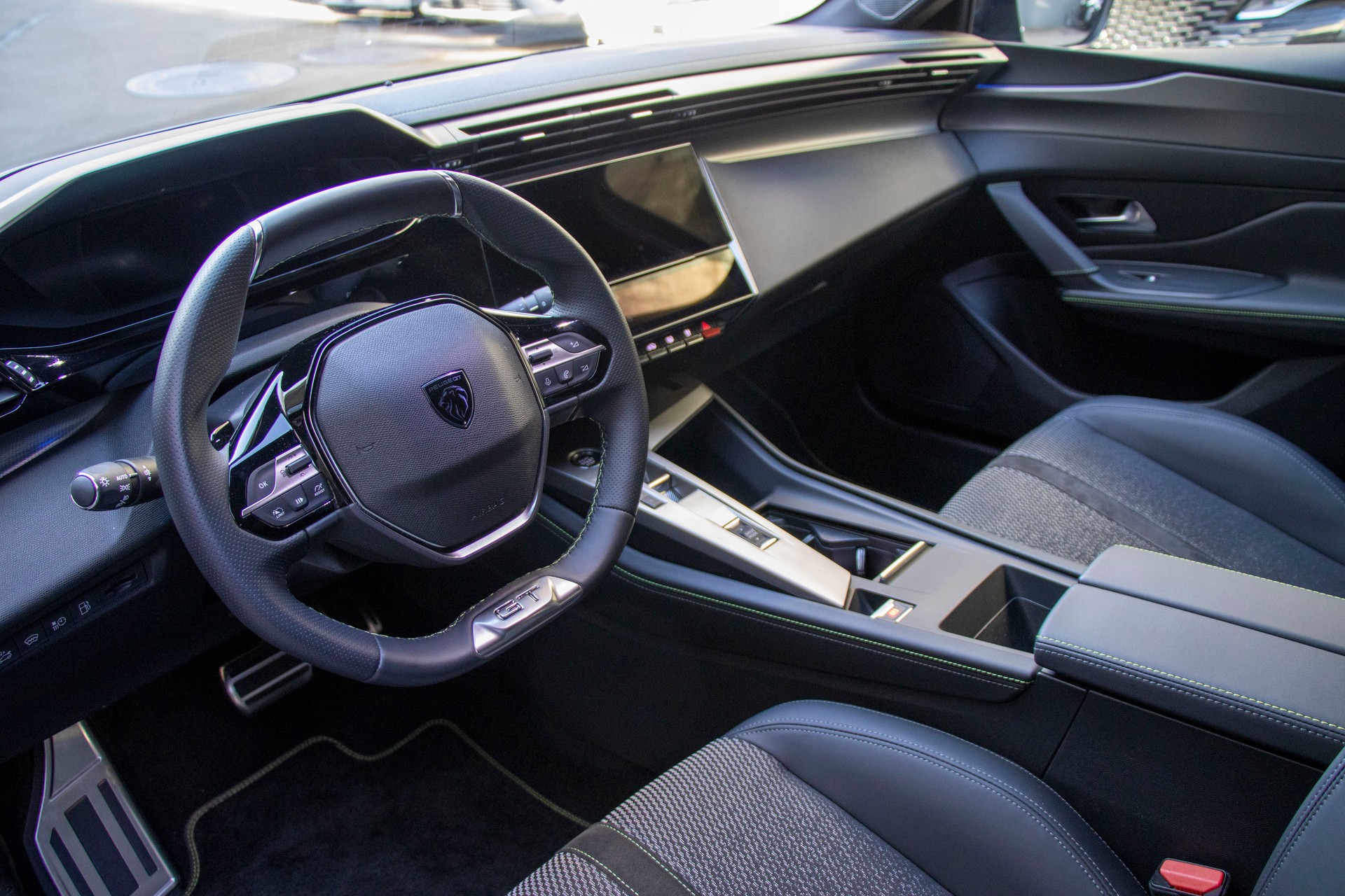 PEUGEOT 308 SW 1.6 PHEV 180 GT-image-4