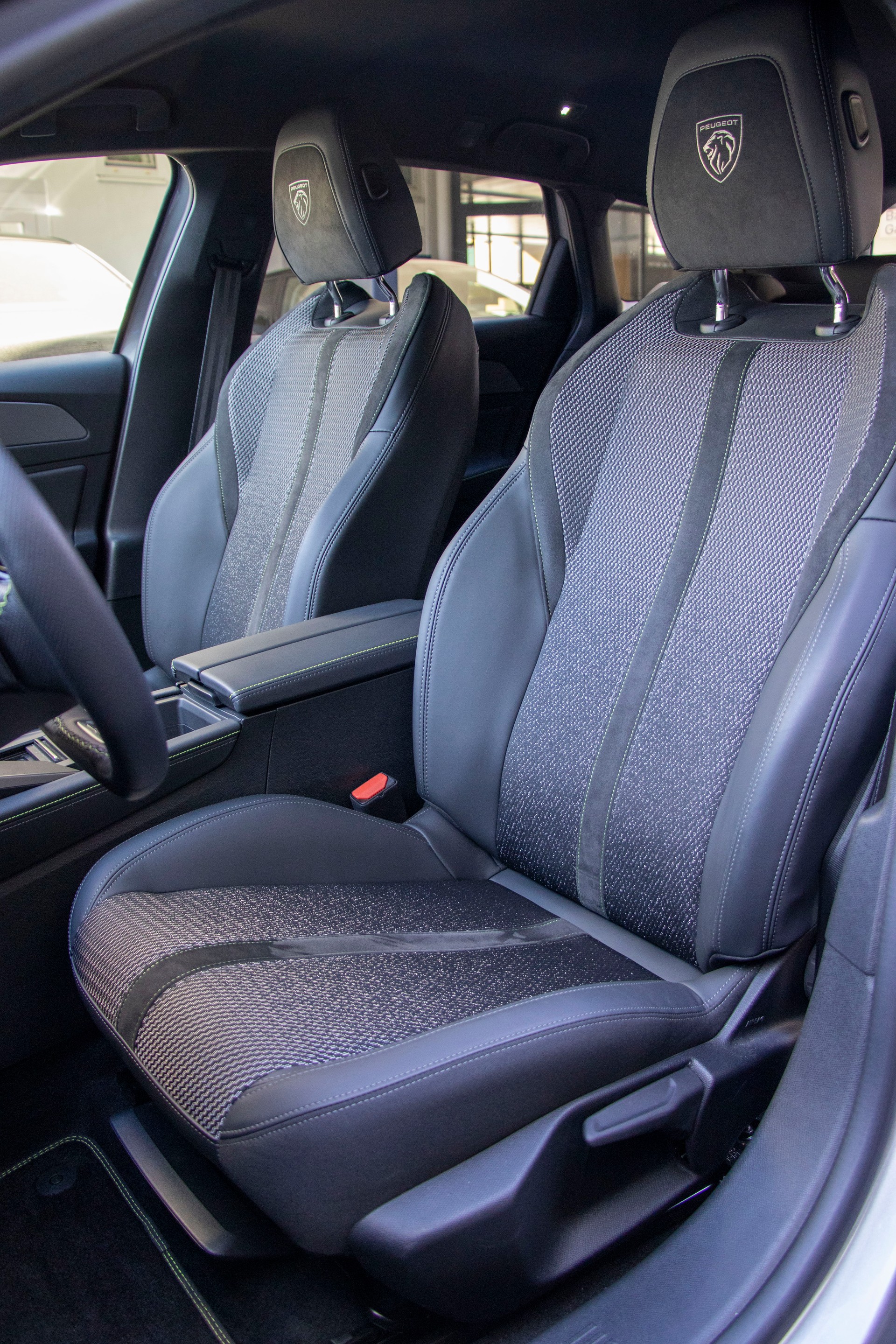 PEUGEOT 308 SW 1.6 PHEV 180 GT-image-5