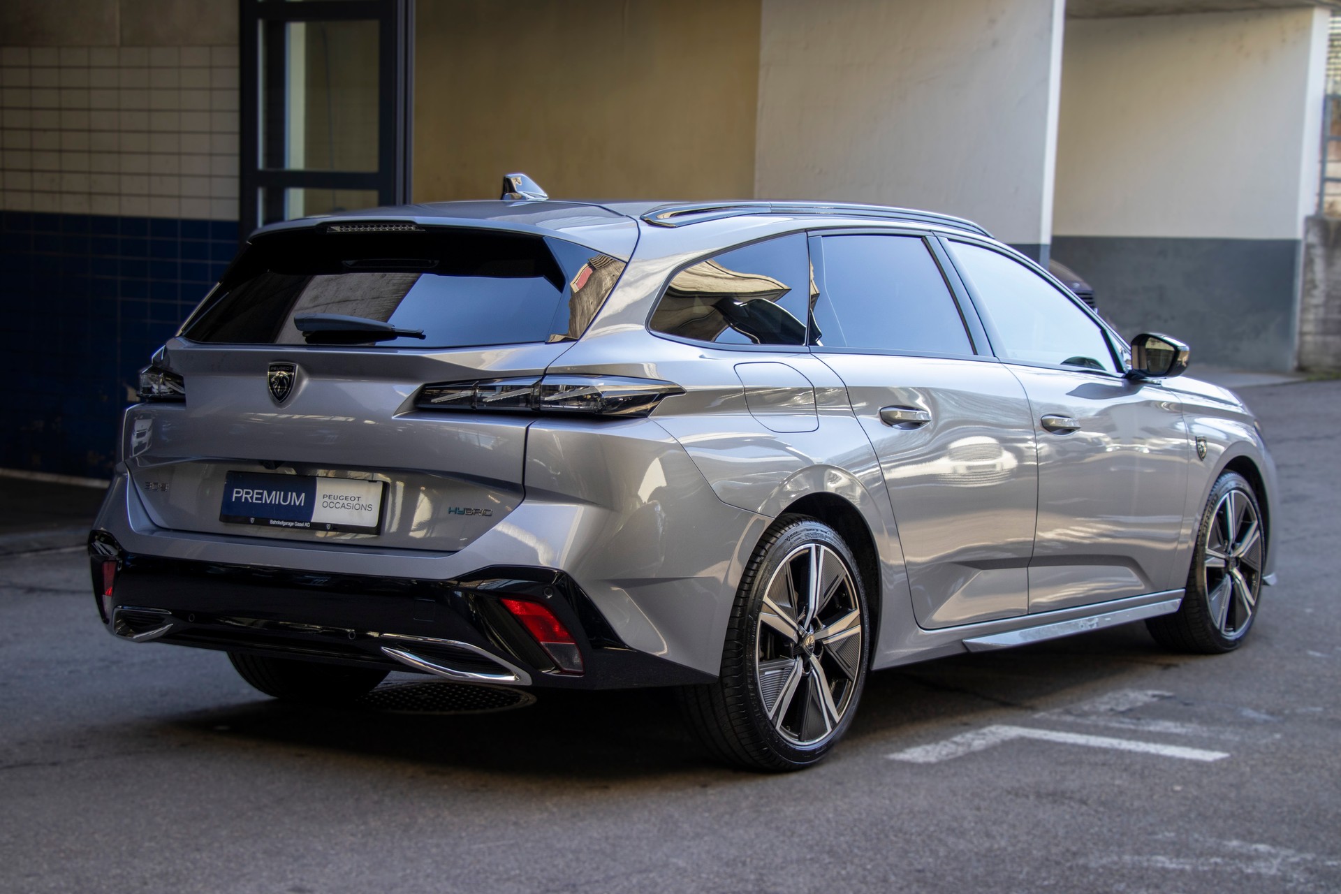 PEUGEOT 308 SW 1.6 PHEV 180 GT-showroom-element-2