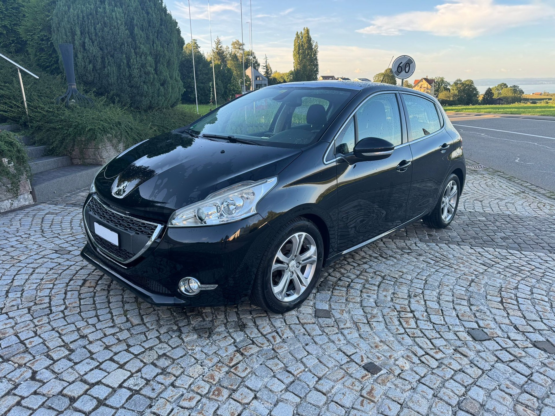 PEUGEOT 208 1.6 VTI Allure-image-2
