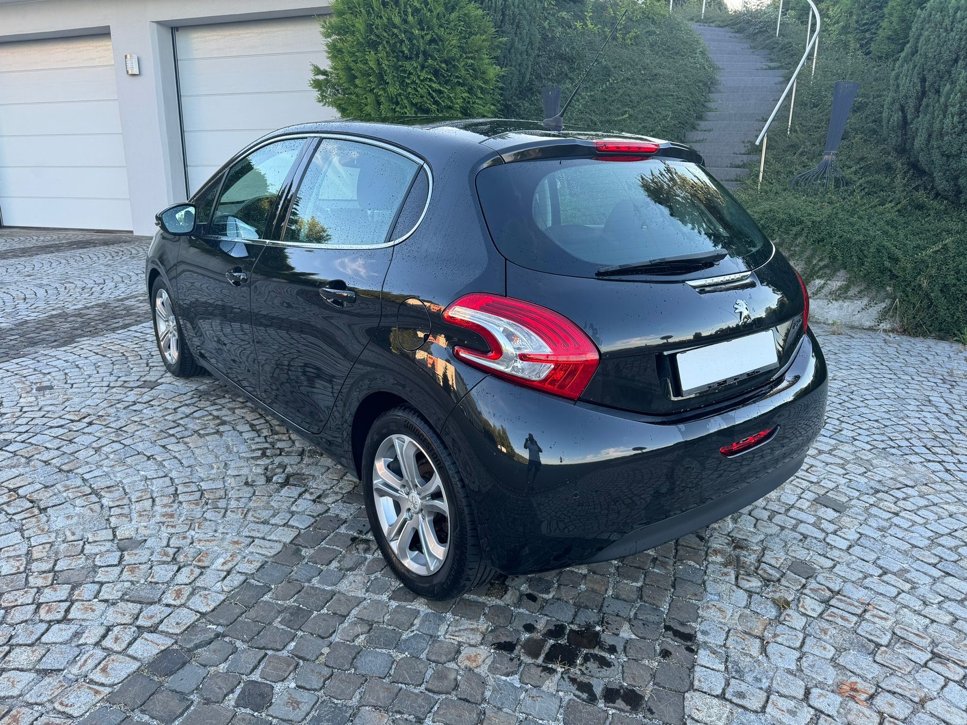 PEUGEOT 208 1.6 VTI Allure-image-4