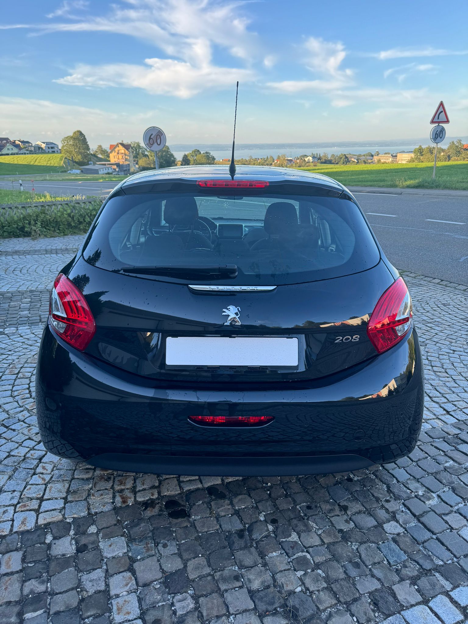 PEUGEOT 208 1.6 VTI Allure-image-5