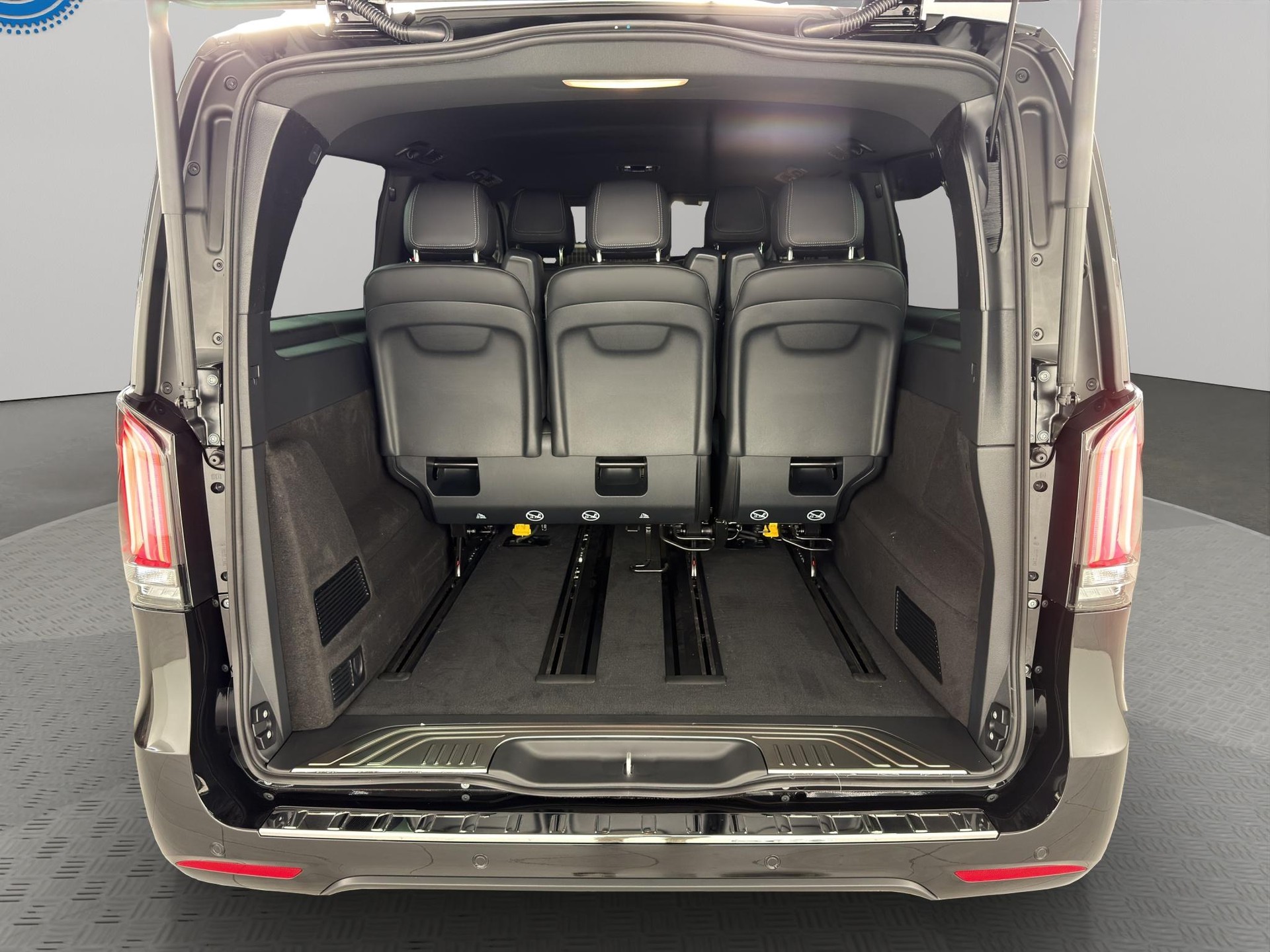 MERCEDES-BENZ V 300 d Exclusive extra lang Van-image-12