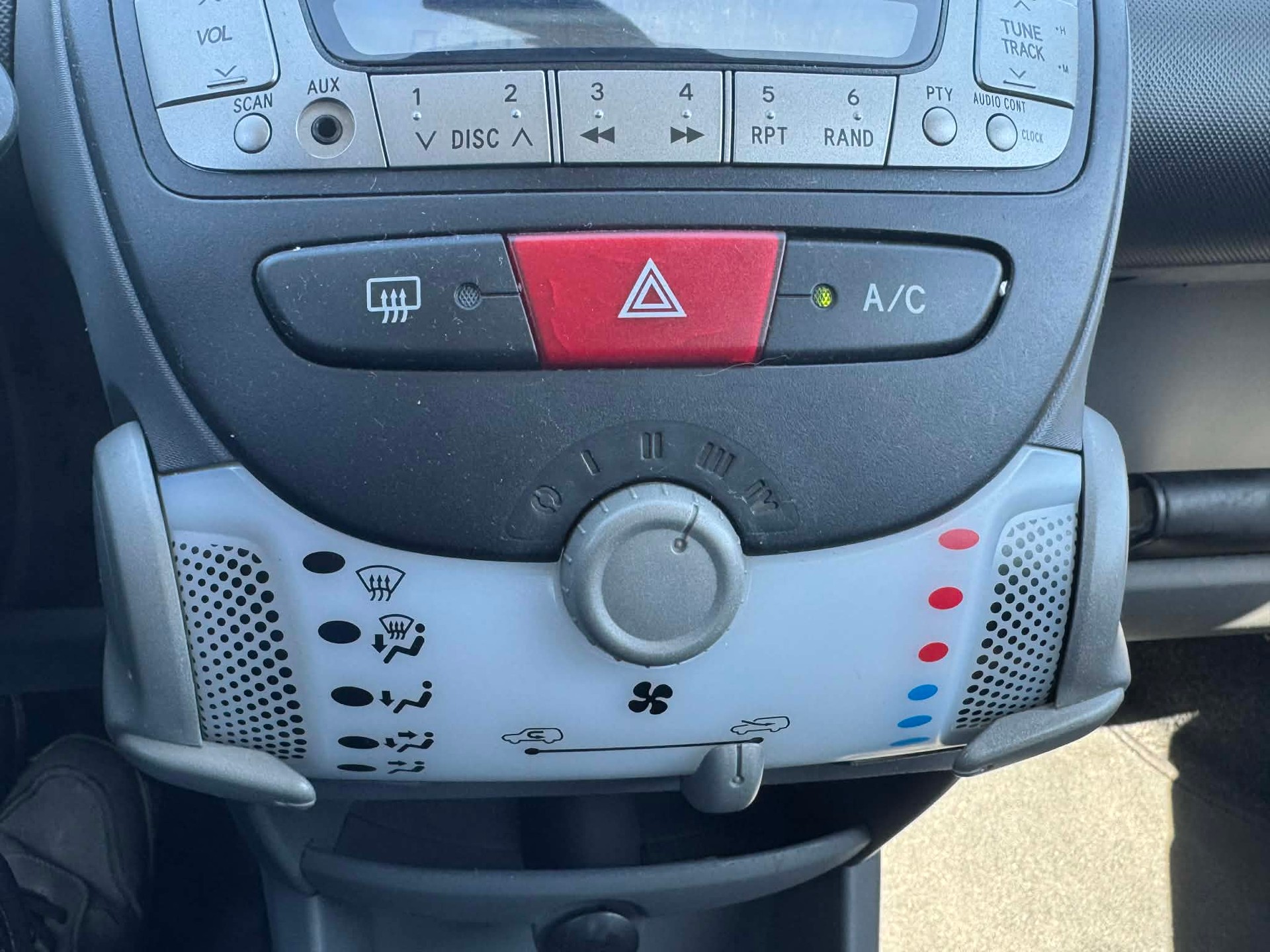 TOYOTA Aygo 1.0 Linea Sol-image-3