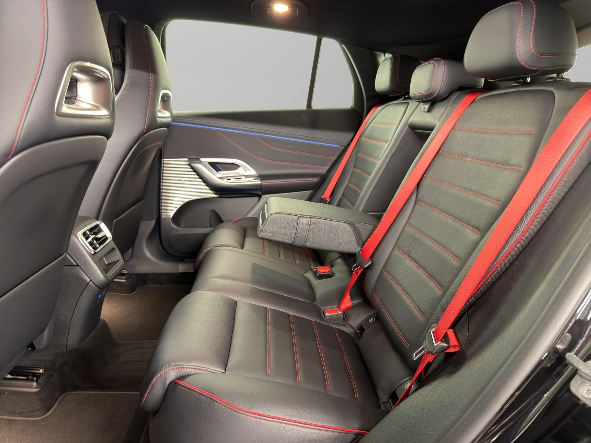 MERCEDES-BENZ GLC 400 4matic-image-11