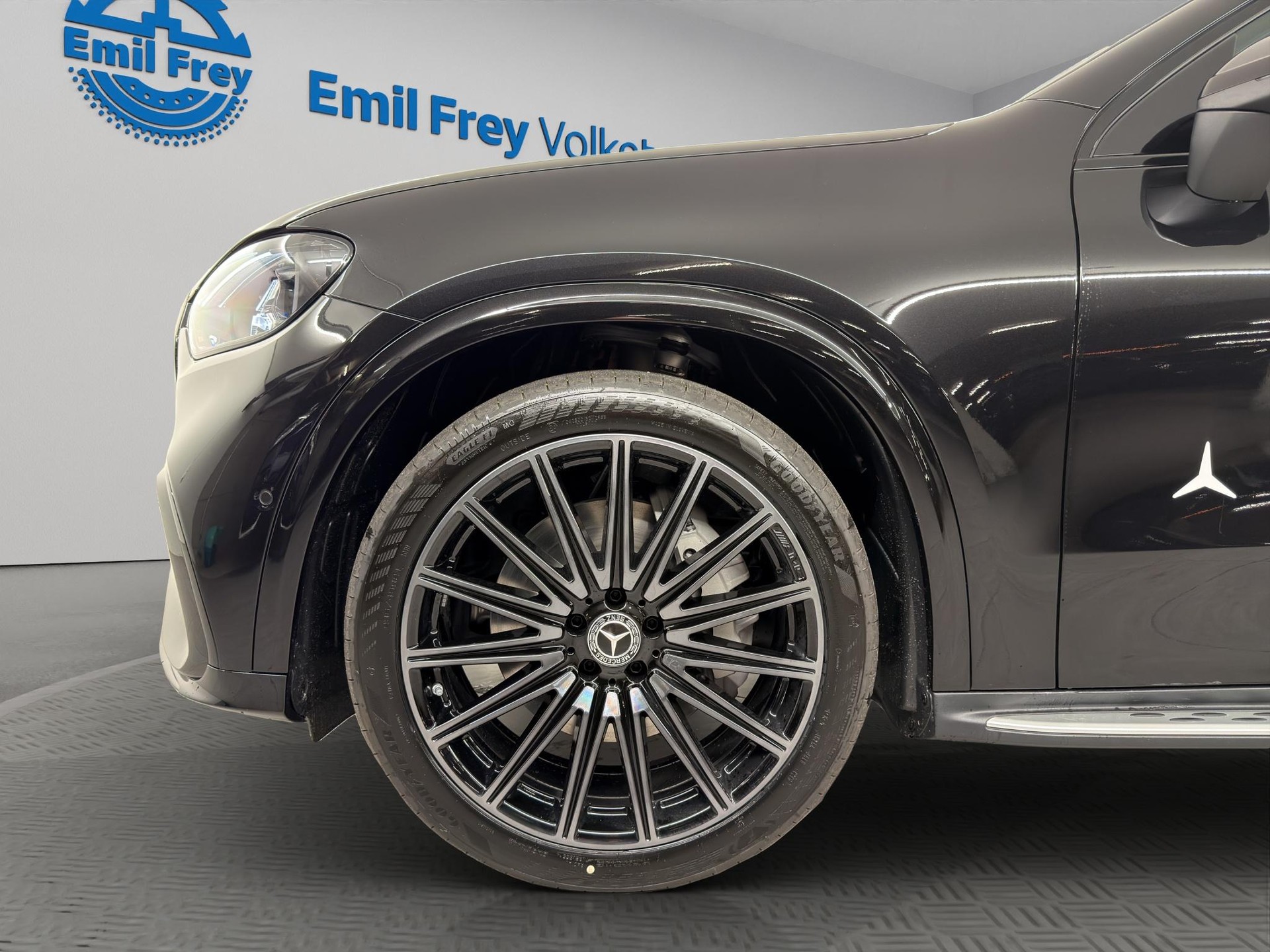 MERCEDES-BENZ GLC 400 4matic-showroom-element-3