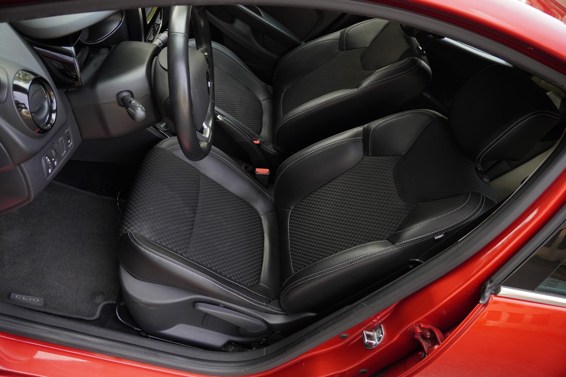 RENAULT Clio 1.2 16V T Intens-image-17