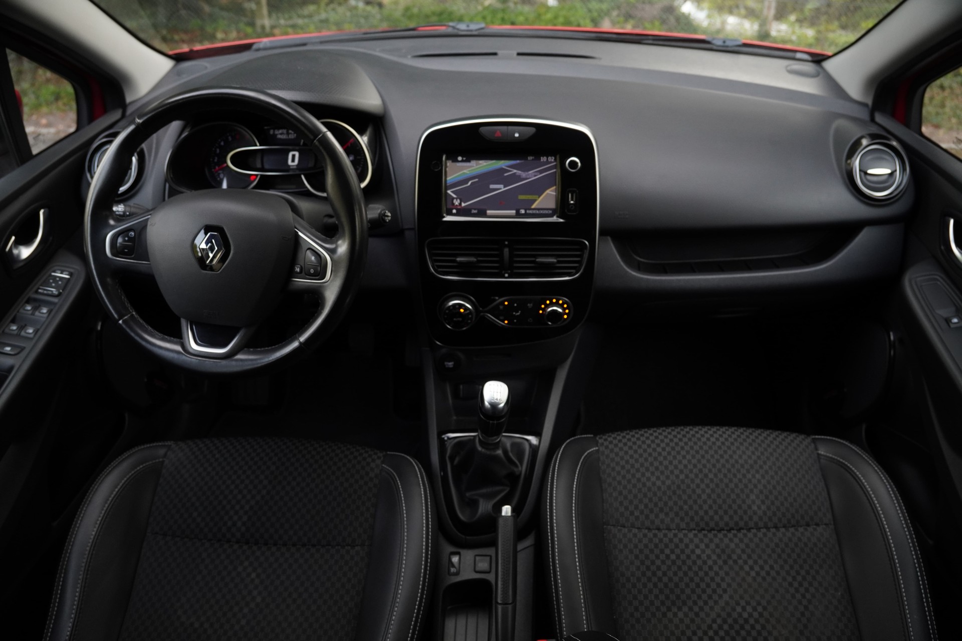 RENAULT Clio 1.2 16V T Intens-image-15