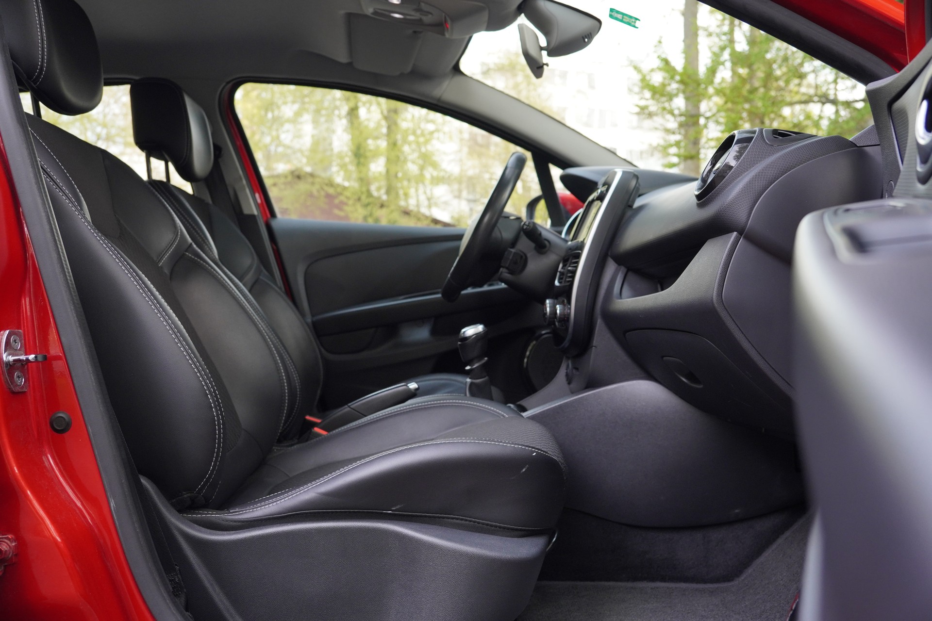 RENAULT Clio 1.2 16V T Intens-image-18