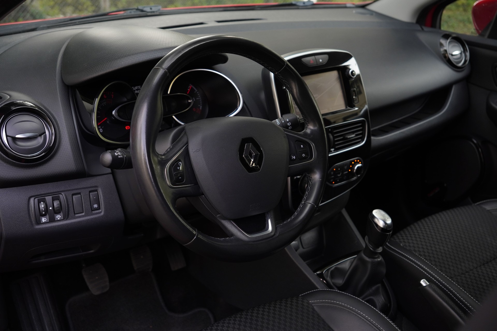 RENAULT Clio 1.2 16V T Intens-image-27