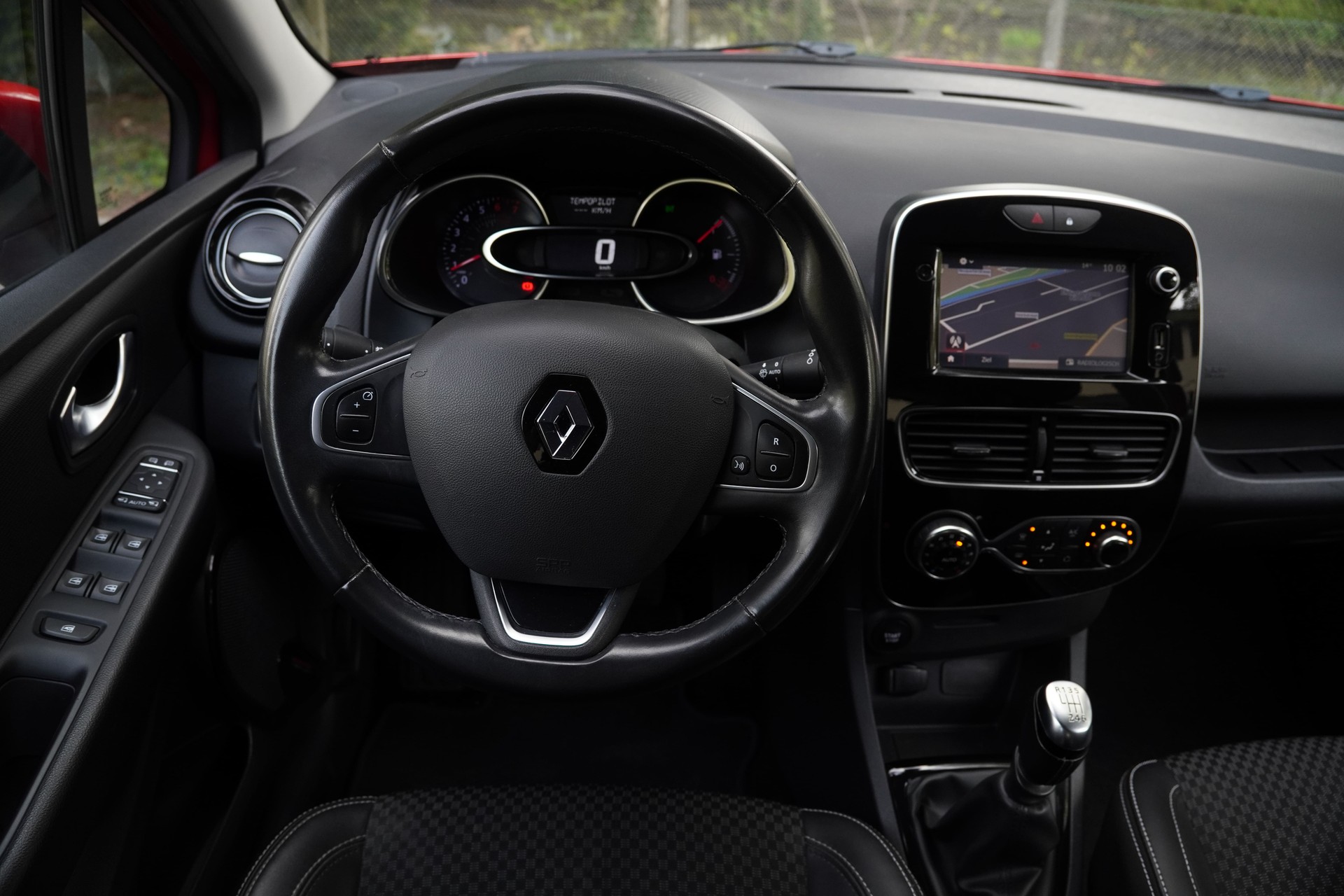RENAULT Clio 1.2 16V T Intens-image-26