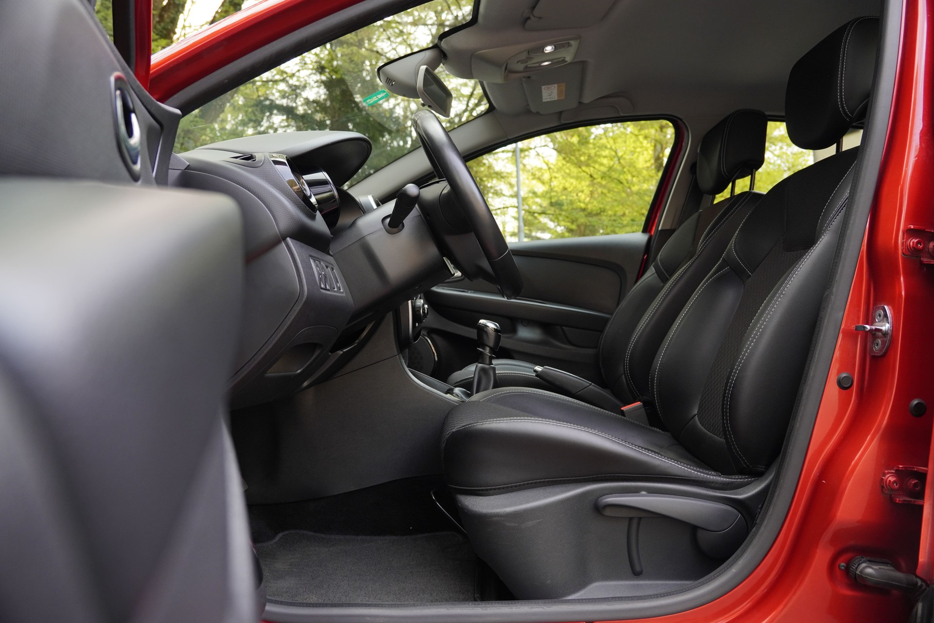 RENAULT Clio 1.2 16V T Intens-image-16