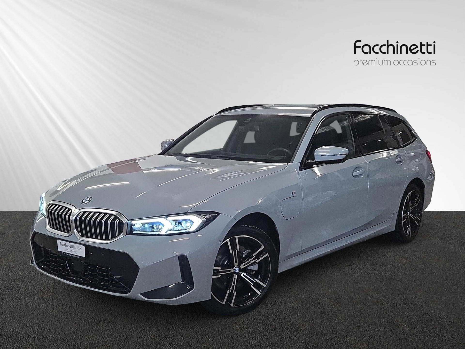 BMW 330e x DriveTouring Steptronic M Sport