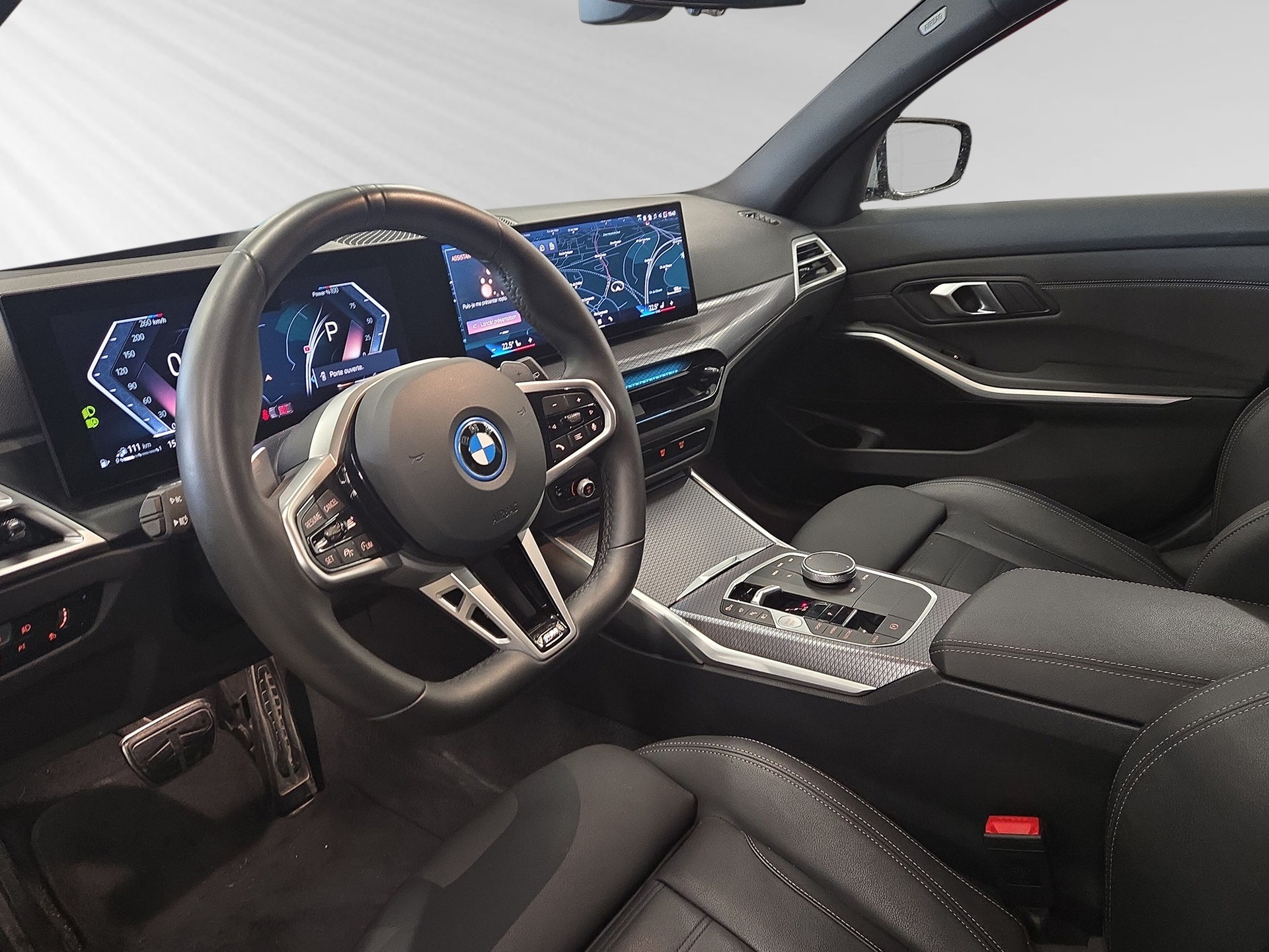 BMW 330e x DriveTouring Steptronic M Sport-showroom-element-3