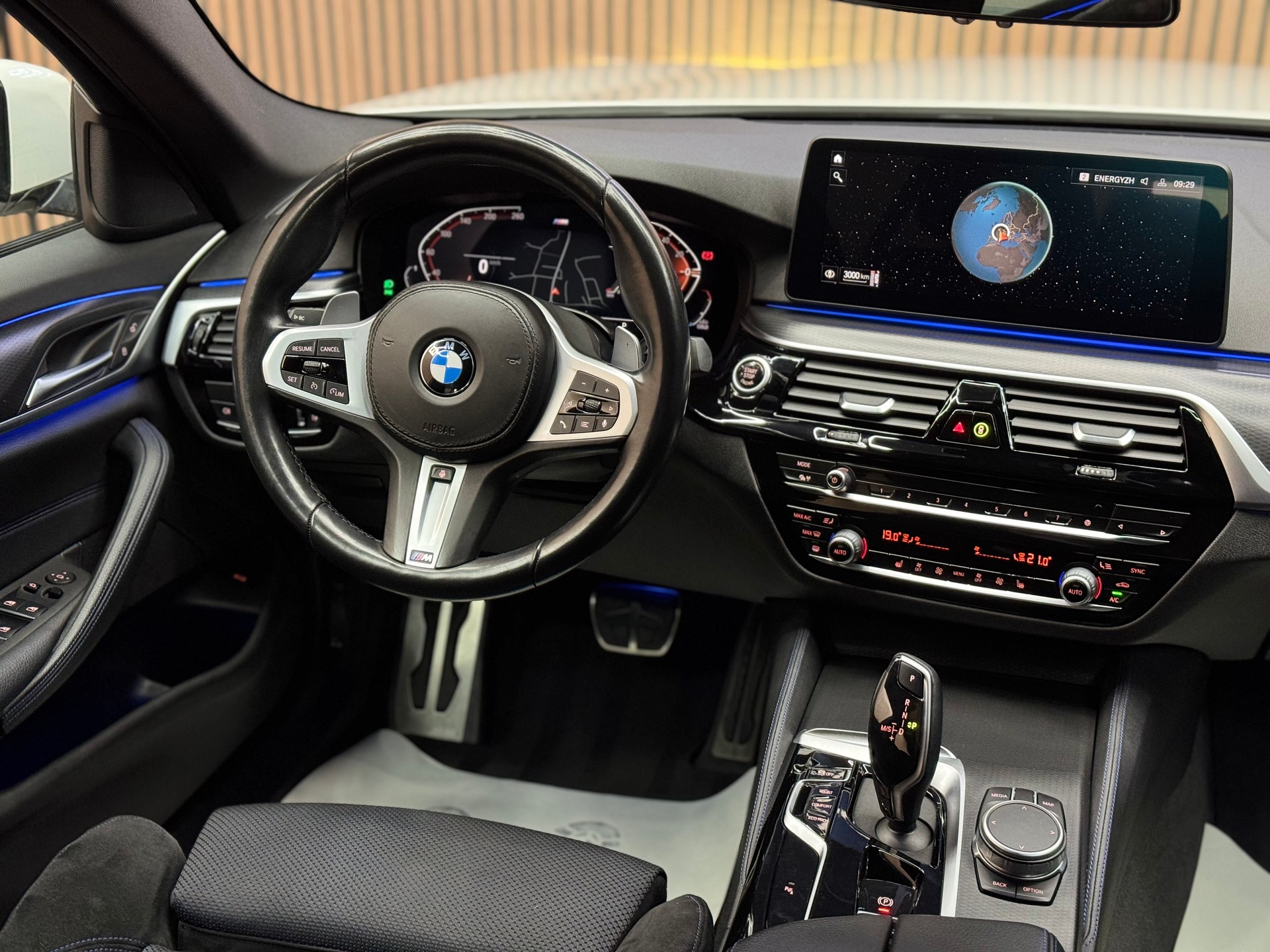 BMW 530d xDrive M Sport SAG / Lenkradheizung / Ambientebeleuchtung / *ab CHF 359.-/ Monat*-image-14