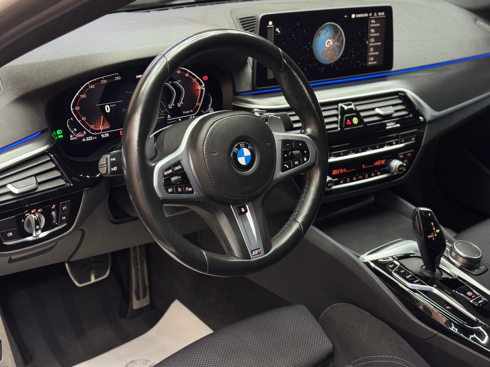 BMW 530d xDrive M Sport SAG / Lenkradheizung / Ambientebeleuchtung / *ab CHF 359.-/ Monat*-image-9