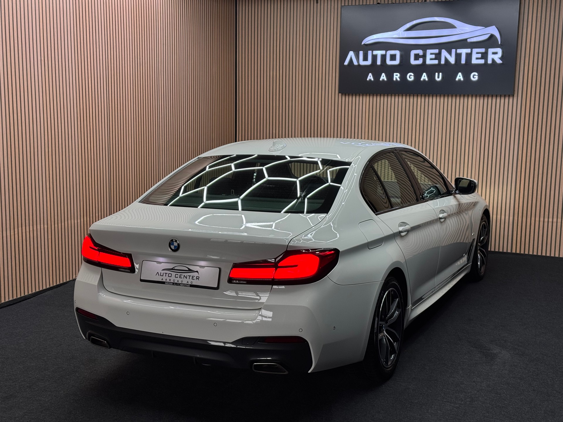 BMW 530d xDrive M Sport SAG / Lenkradheizung / Ambientebeleuchtung / *ab CHF 359.-/ Monat*-image-4