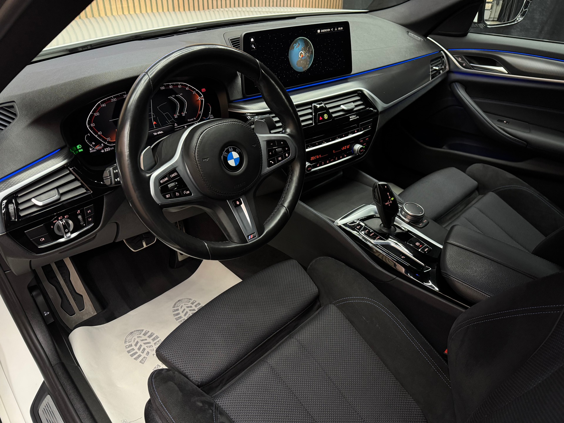 BMW 530d xDrive M Sport SAG / Lenkradheizung / Ambientebeleuchtung / *ab CHF 359.-/ Monat*-image-8