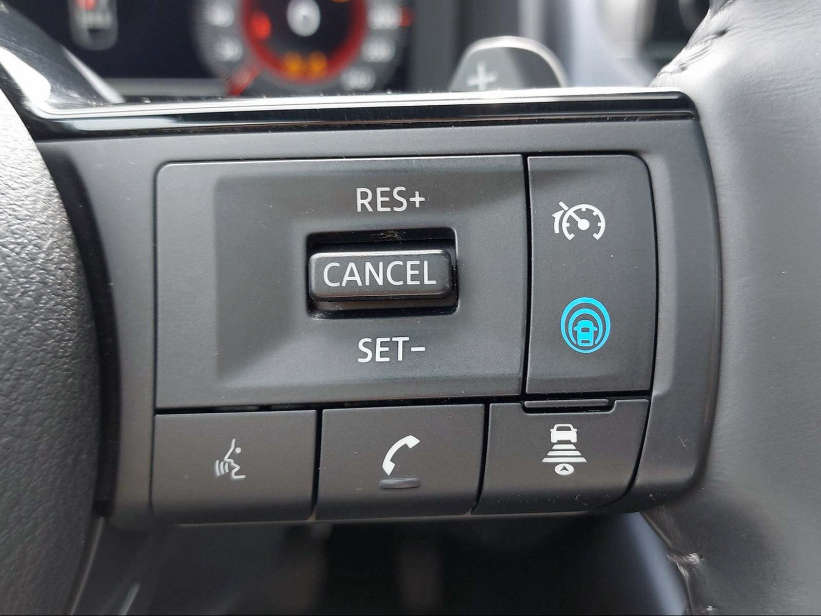 NISSAN Qashqai 1.3 DIG-T Tekna+ 4x4-image-12