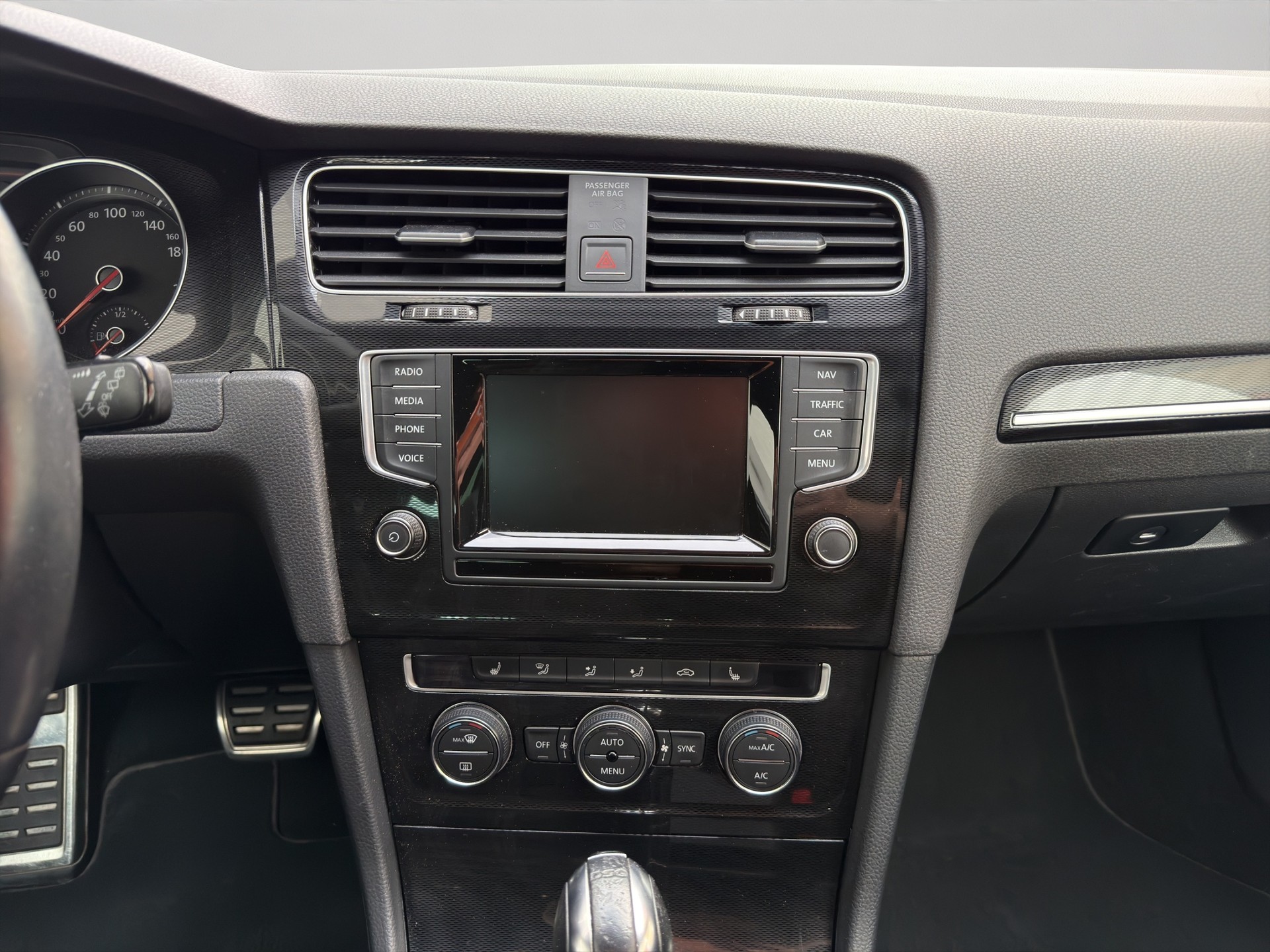 VW Golf 2.0 TSI GTI DSG-image-11