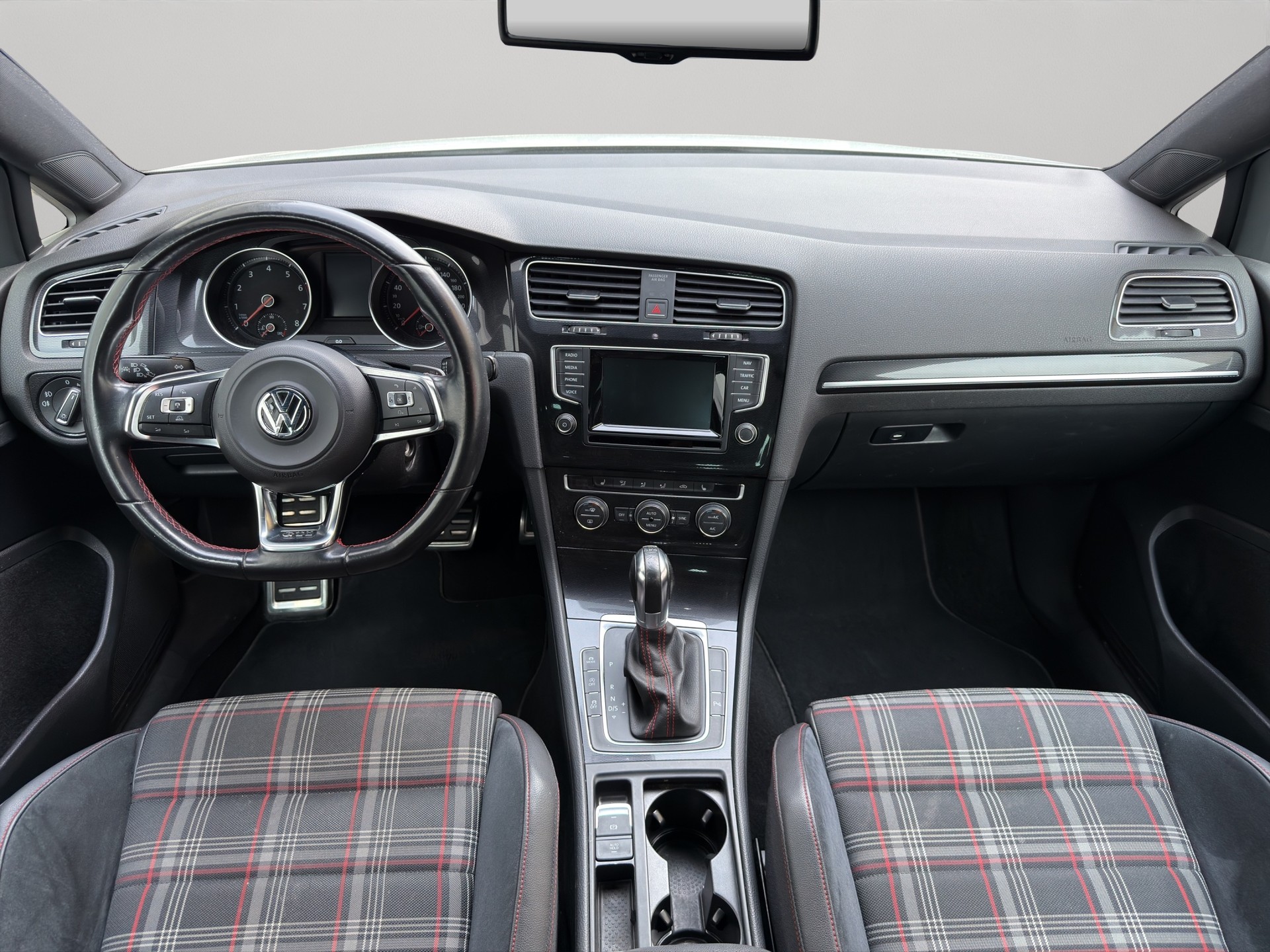 VW Golf 2.0 TSI GTI DSG-image-10