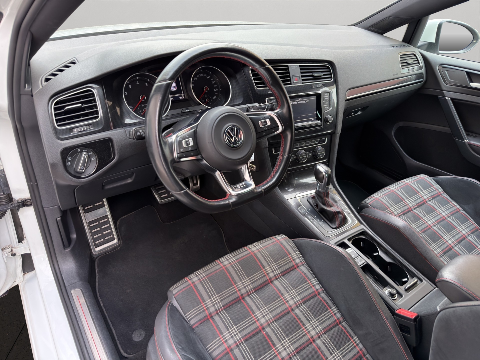 VW Golf 2.0 TSI GTI DSG-image-6