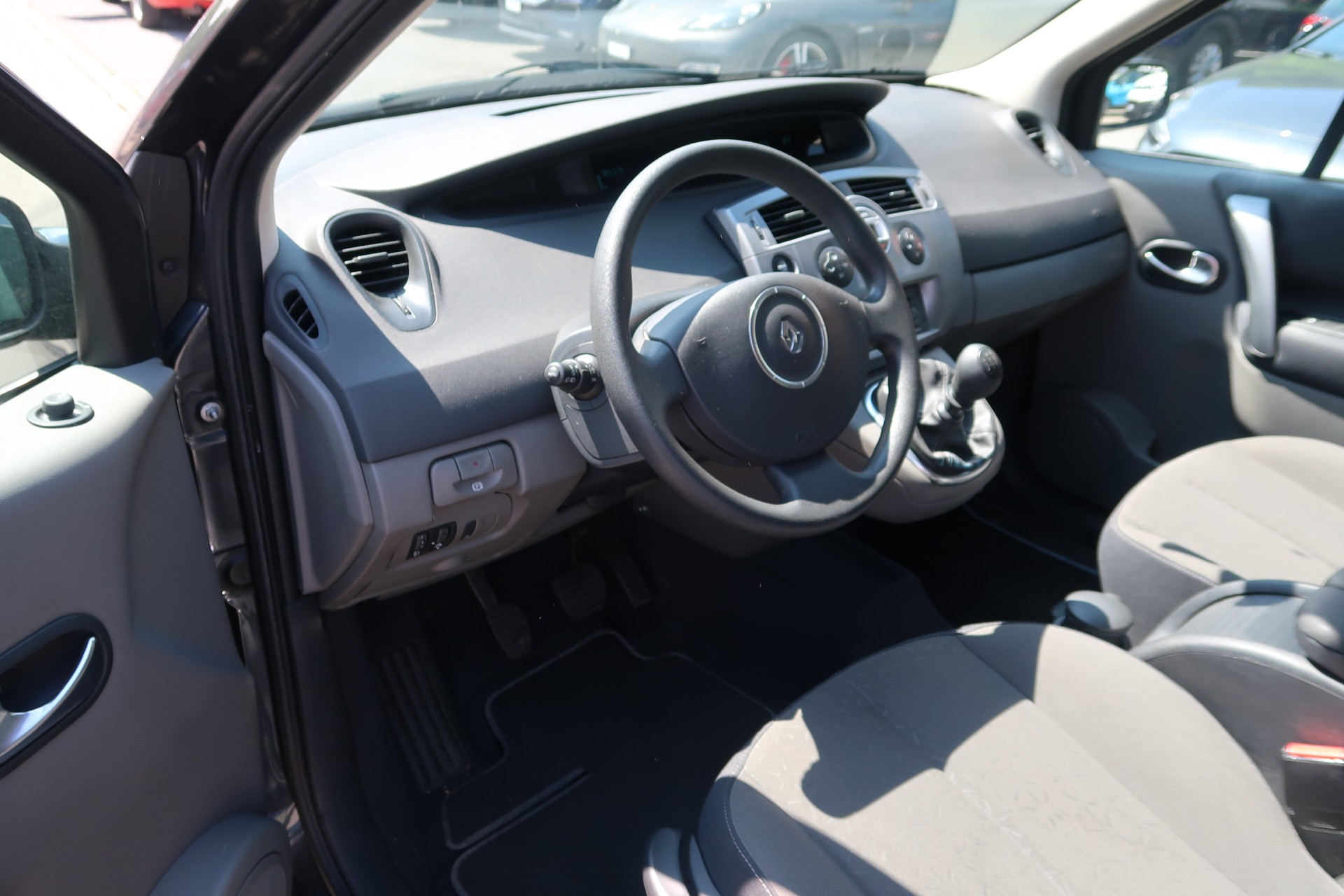 RENAULT Scénic 2.0 16V Dynamique-image-7