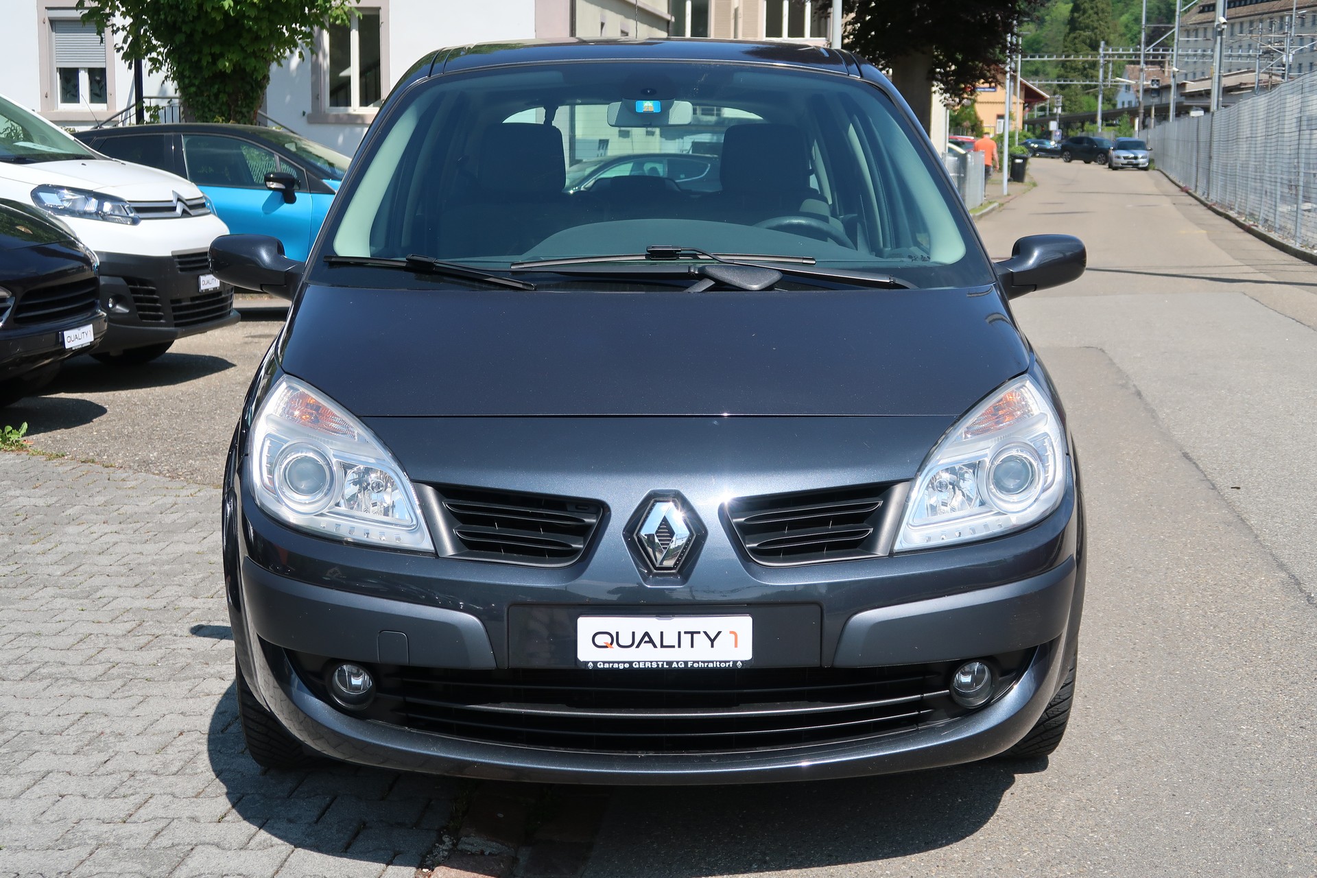 RENAULT Scénic 2.0 16V Dynamique-showroom-element-1