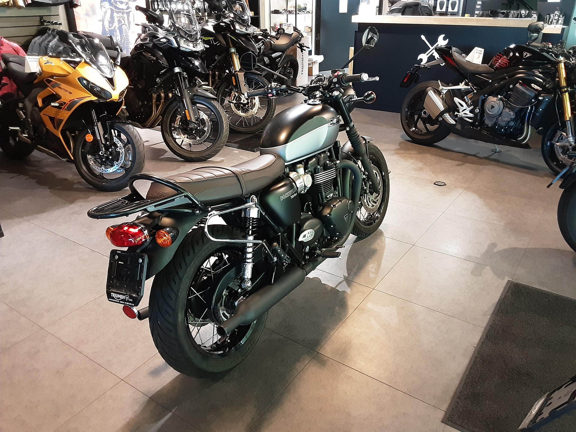 TRIUMPH Bonneville T120 Black-image-4
