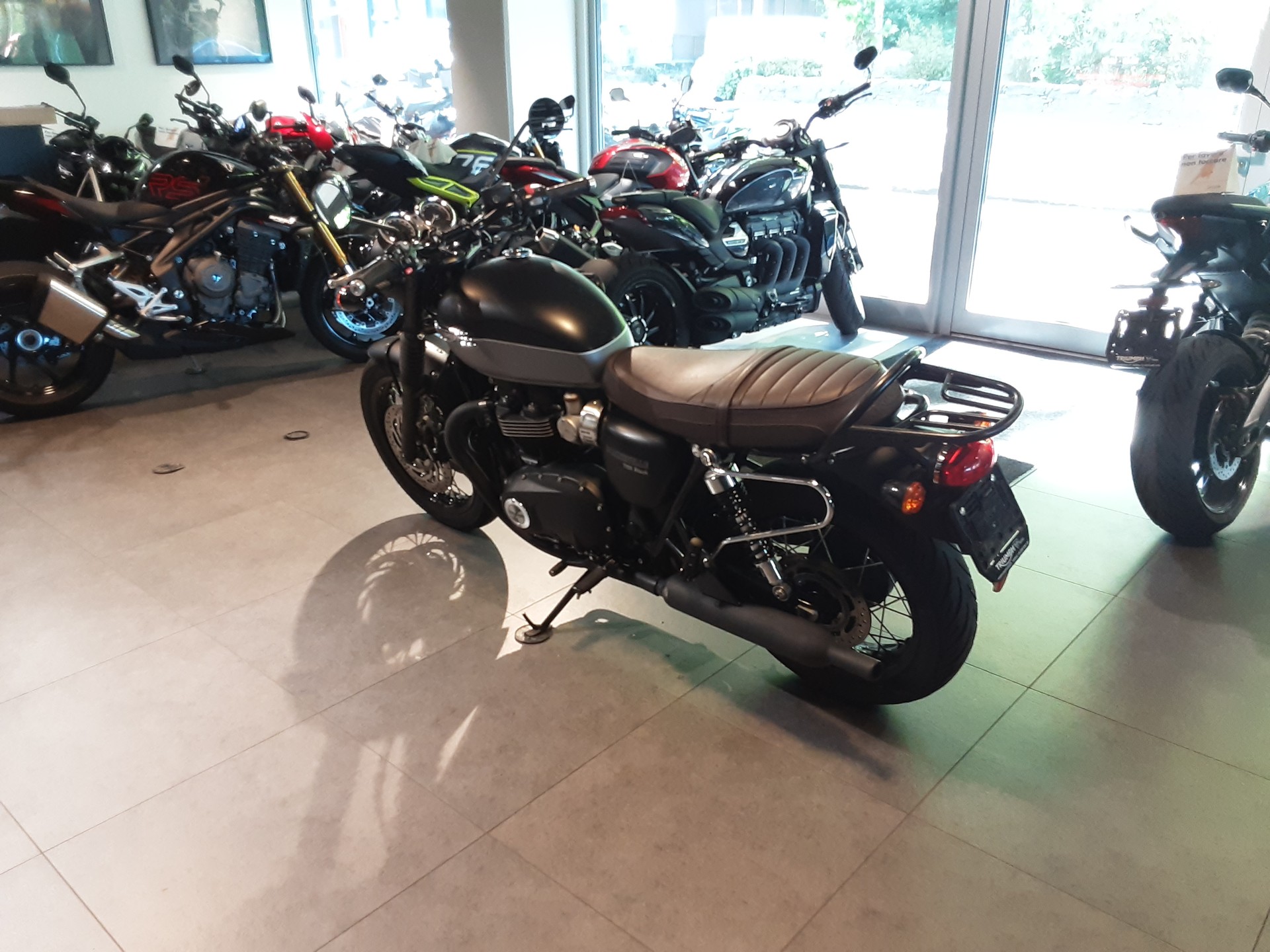 TRIUMPH Bonneville T120 Black-image-5
